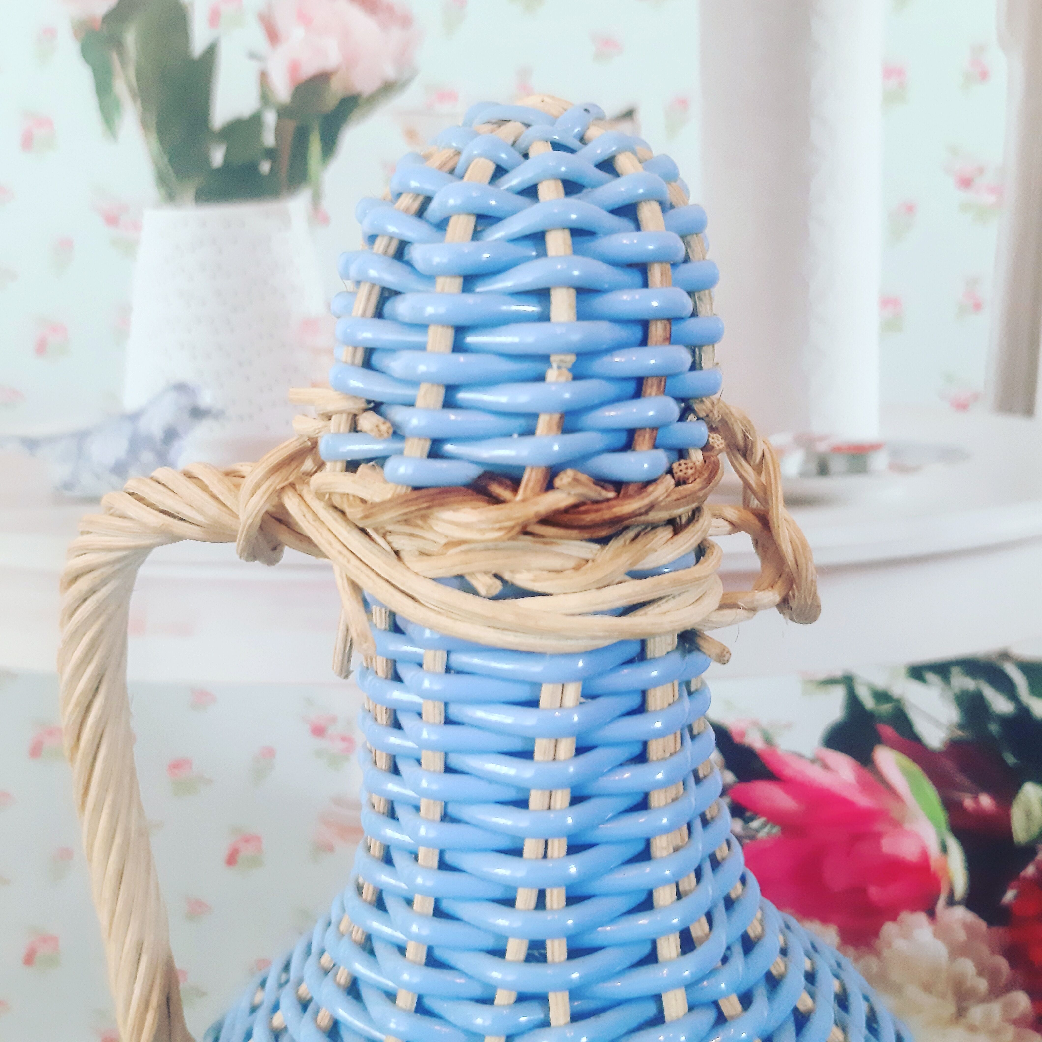 Bottle of wicker and scoubidou yarn from the 60s
