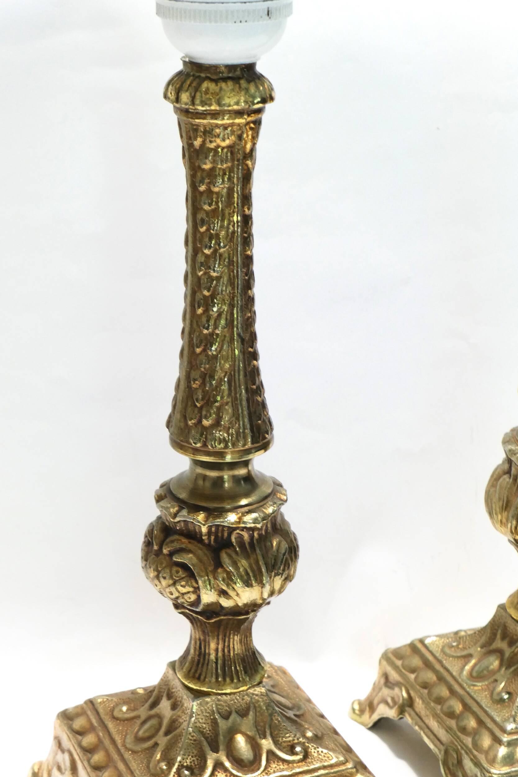 Pair of neo-classical lamps 1970 gold metal