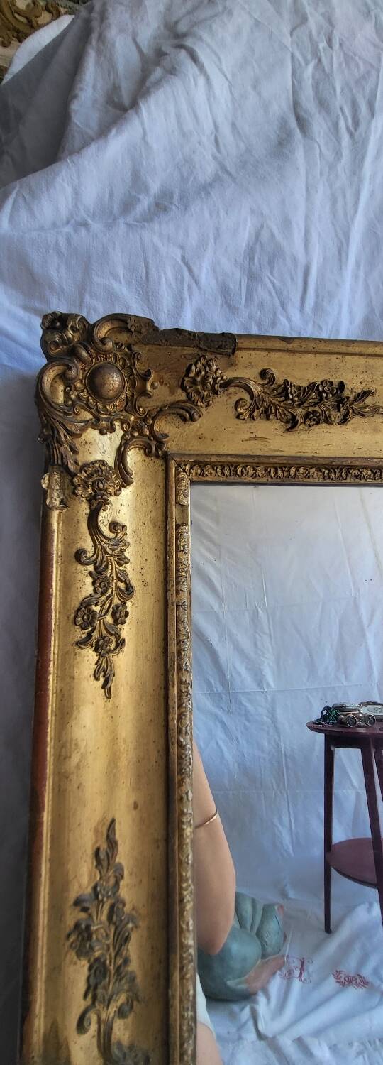Antique Louis Philippe style gilded mirror decorated with floral motifs