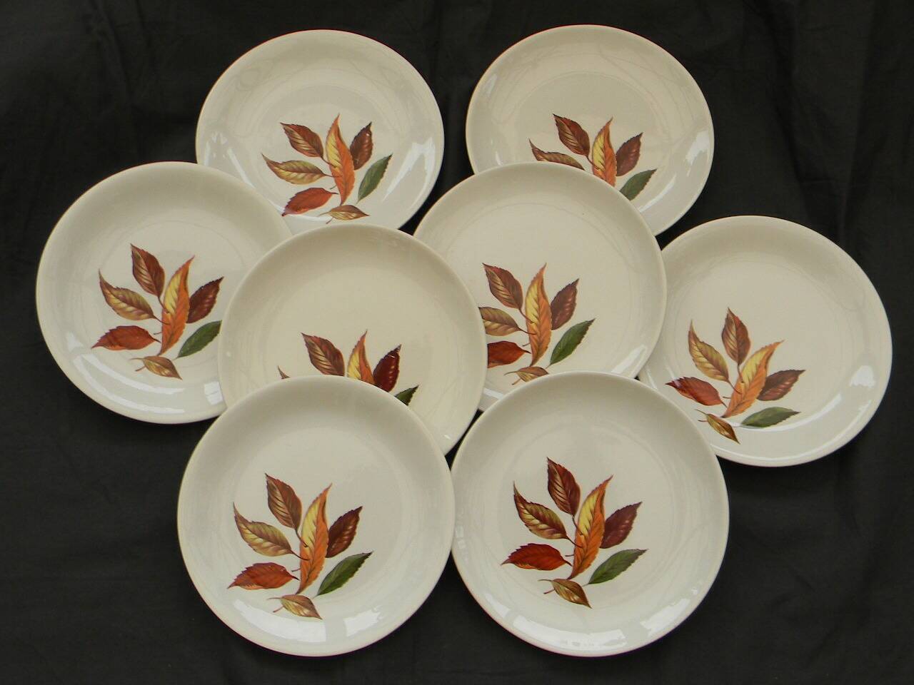 Set of 8 dessert plates in earthenware from ORCHIES. Model Underwood.