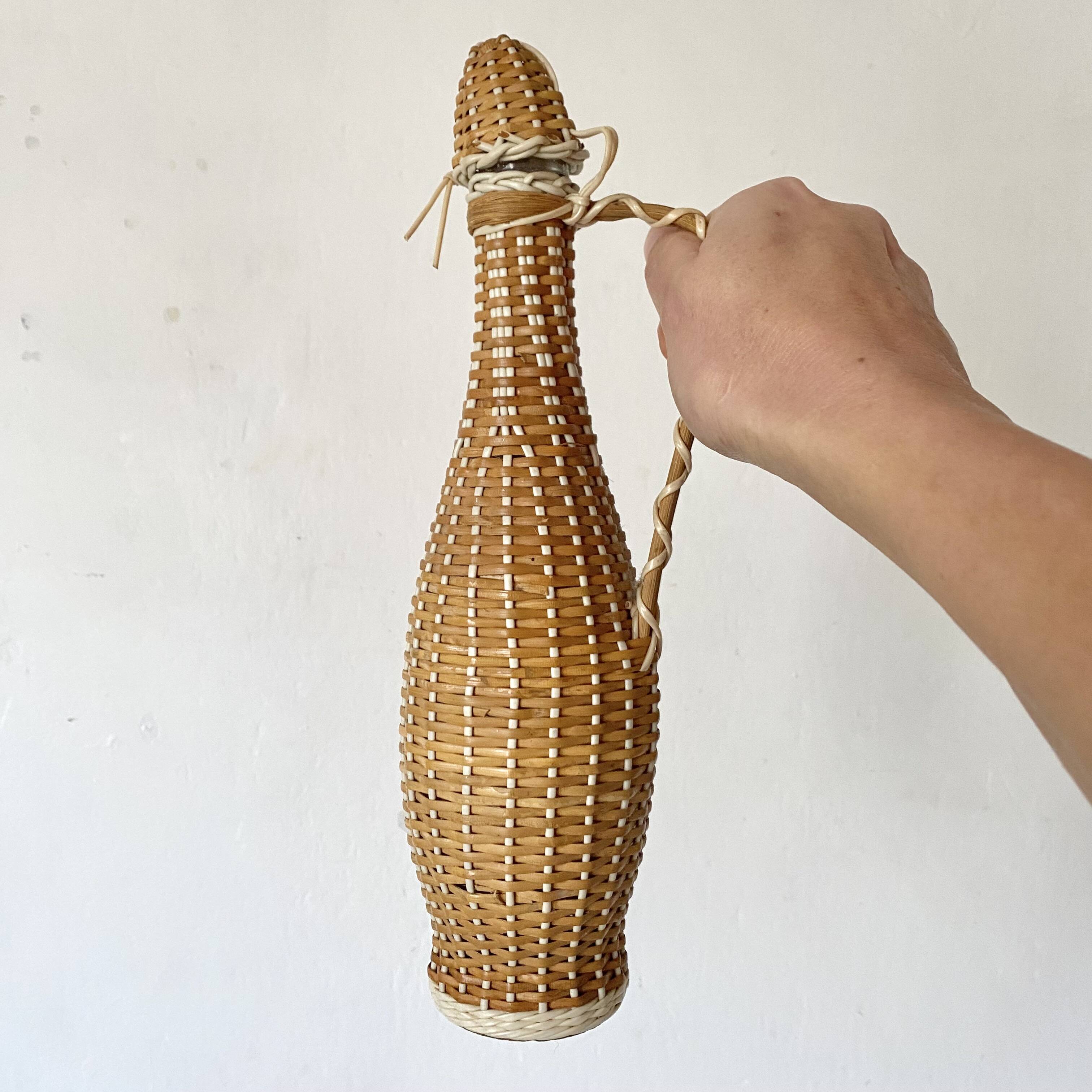 Rattan and scoubidou bottle