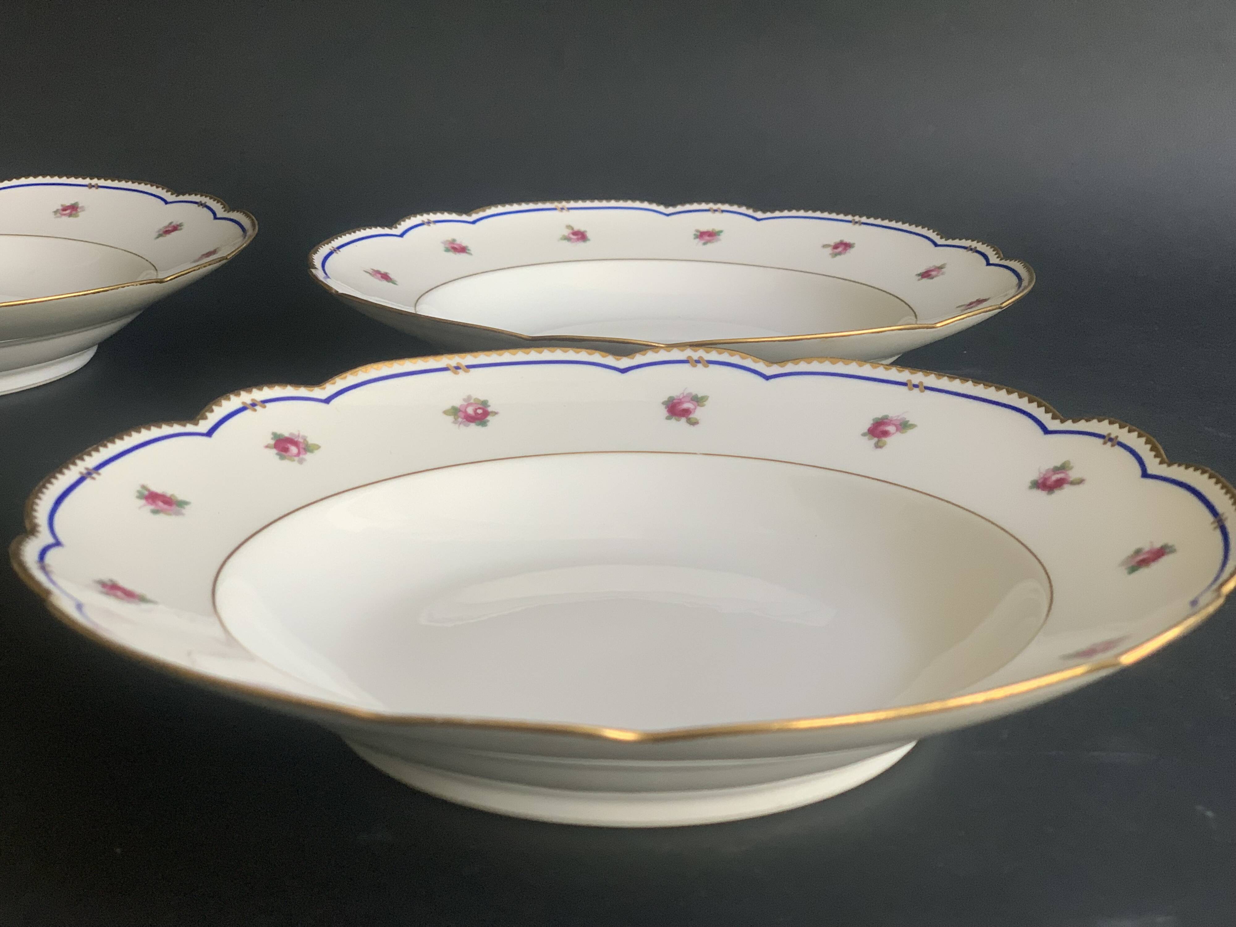4 soup plates in Paris porcelain, "A la Reine" model, 1890, Damo