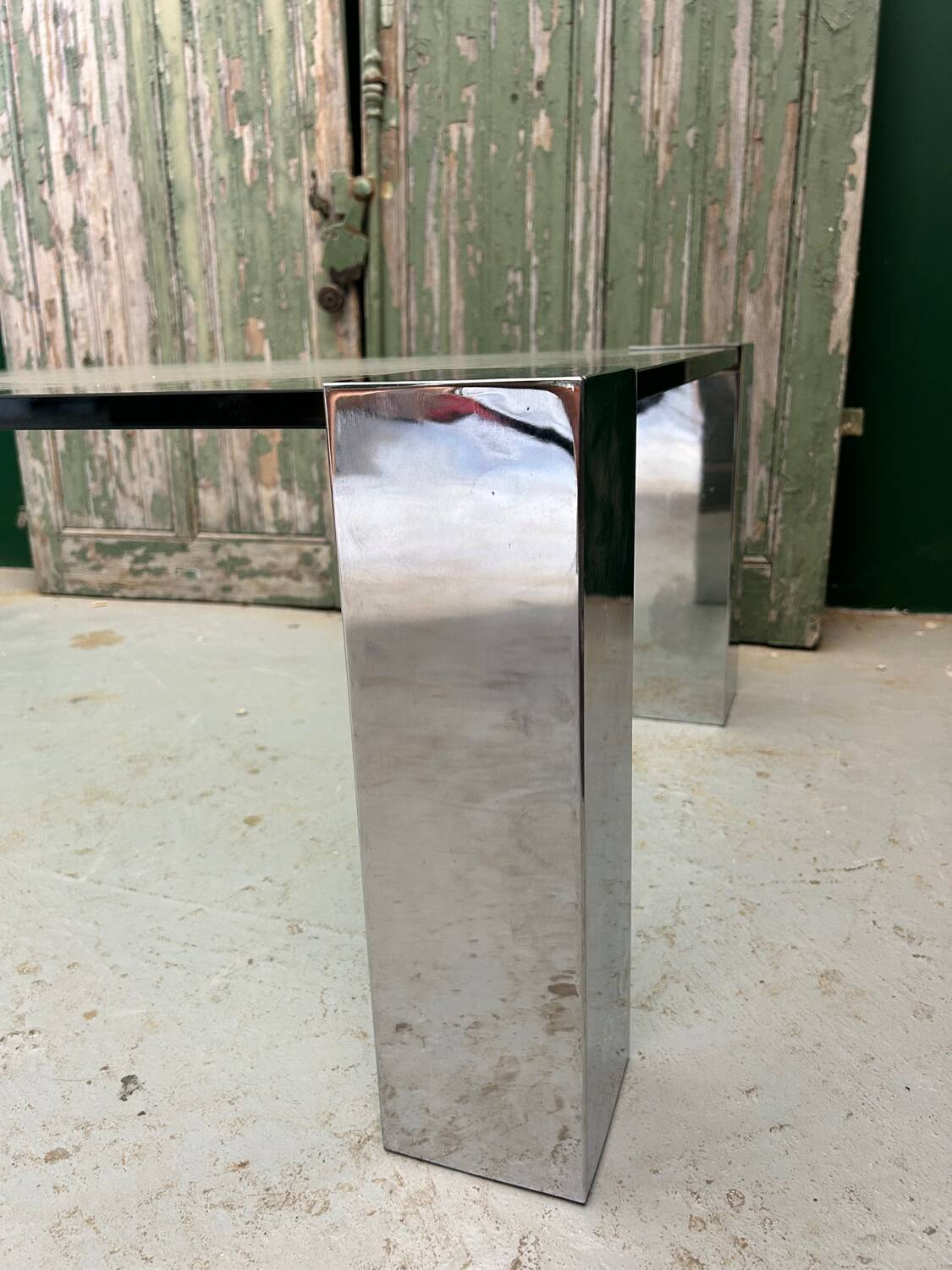 Table basse vintage moderniste en verre et chrome