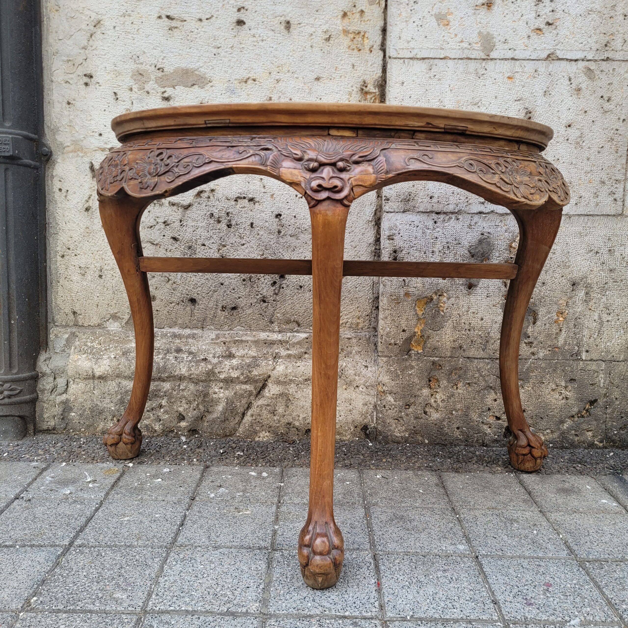 Half-moon console "Yueyazhuo", Huanghuali wood, Qing dynasty, circa 1790 – China
