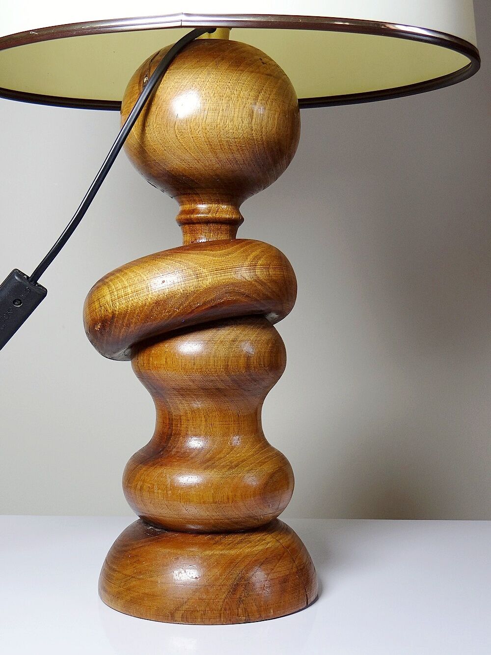 Impressive vintage Scandinavian style lamp designed with turned sculpted wood and a ring.