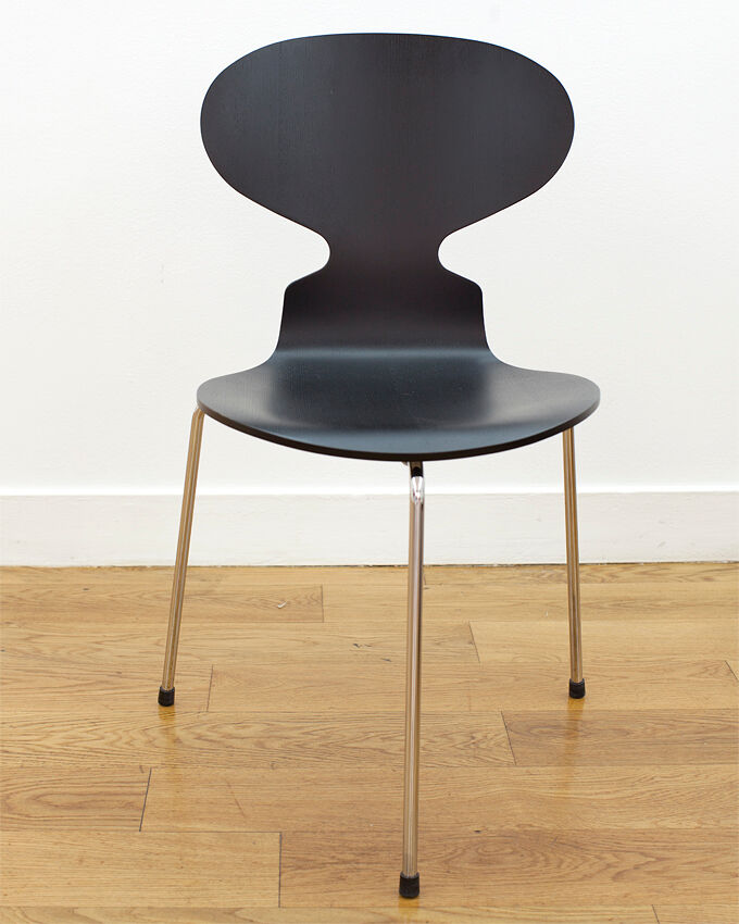Table et chaises d'Arne Jacobsen édition Fritz Hansen