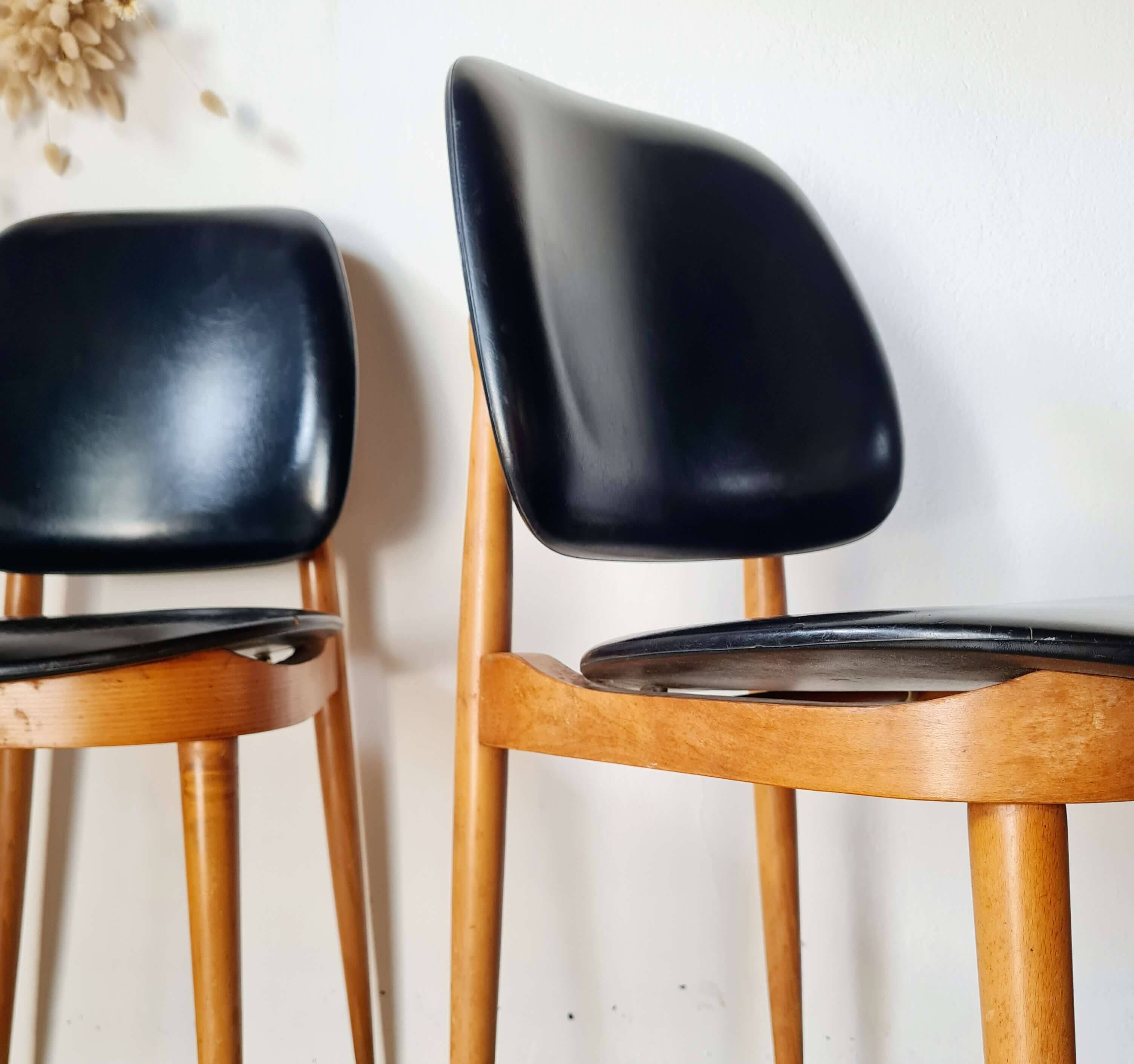 Paire de chaises vintage 1960 – Pieds compas & Simili-cuir noir