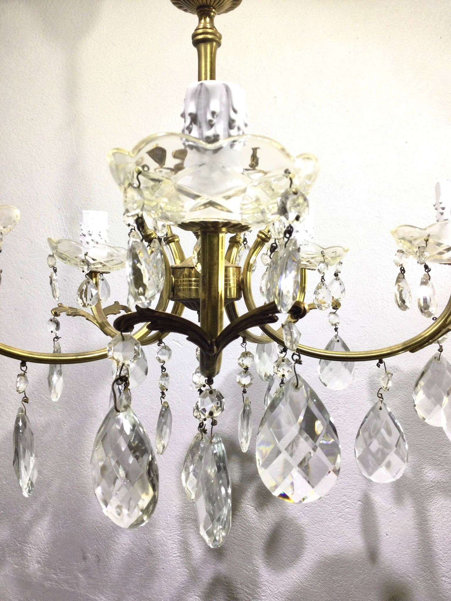 5-light chandelier in brass and tassels