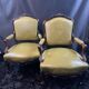 Paire de larges fauteuils XIXe en cuir vert de style Louis XV
