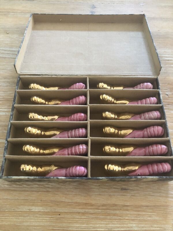 Former shrimp knife holder