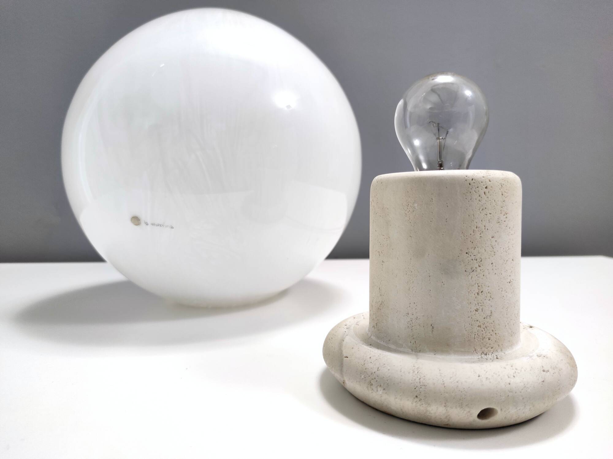 Lampe de table sphérique en verre soufflé de Murano blanc par La Murrina avec Murrines