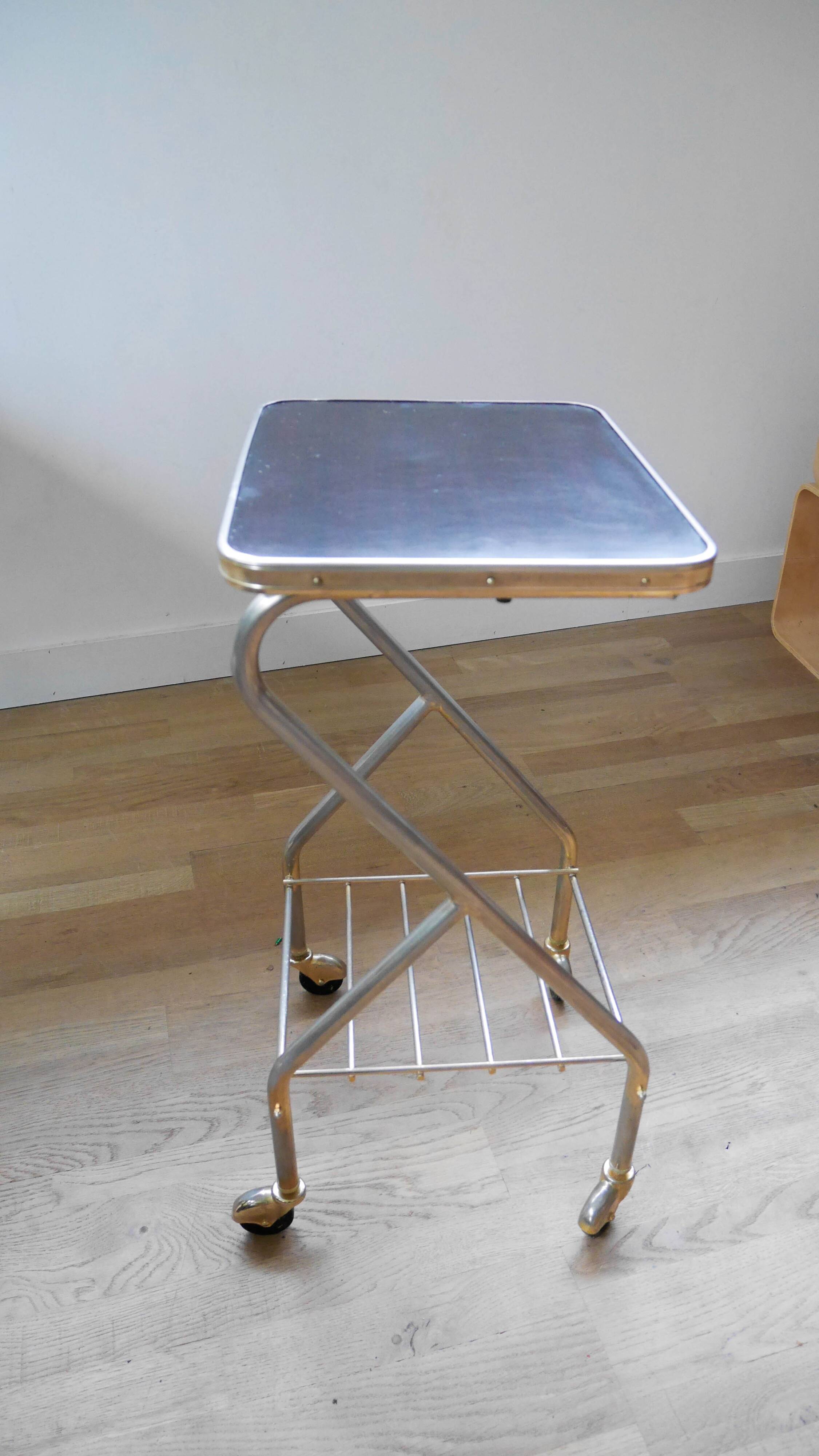 Tablette de style industriel en acier et plateau bois
