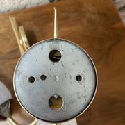 Paire d'appliques dorées et globe moucheté années 50