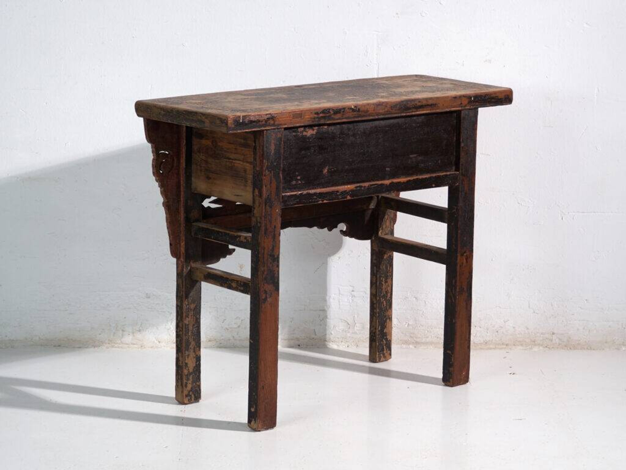 Ancienne console en pin à patine multicouche – Chine, vers 1930