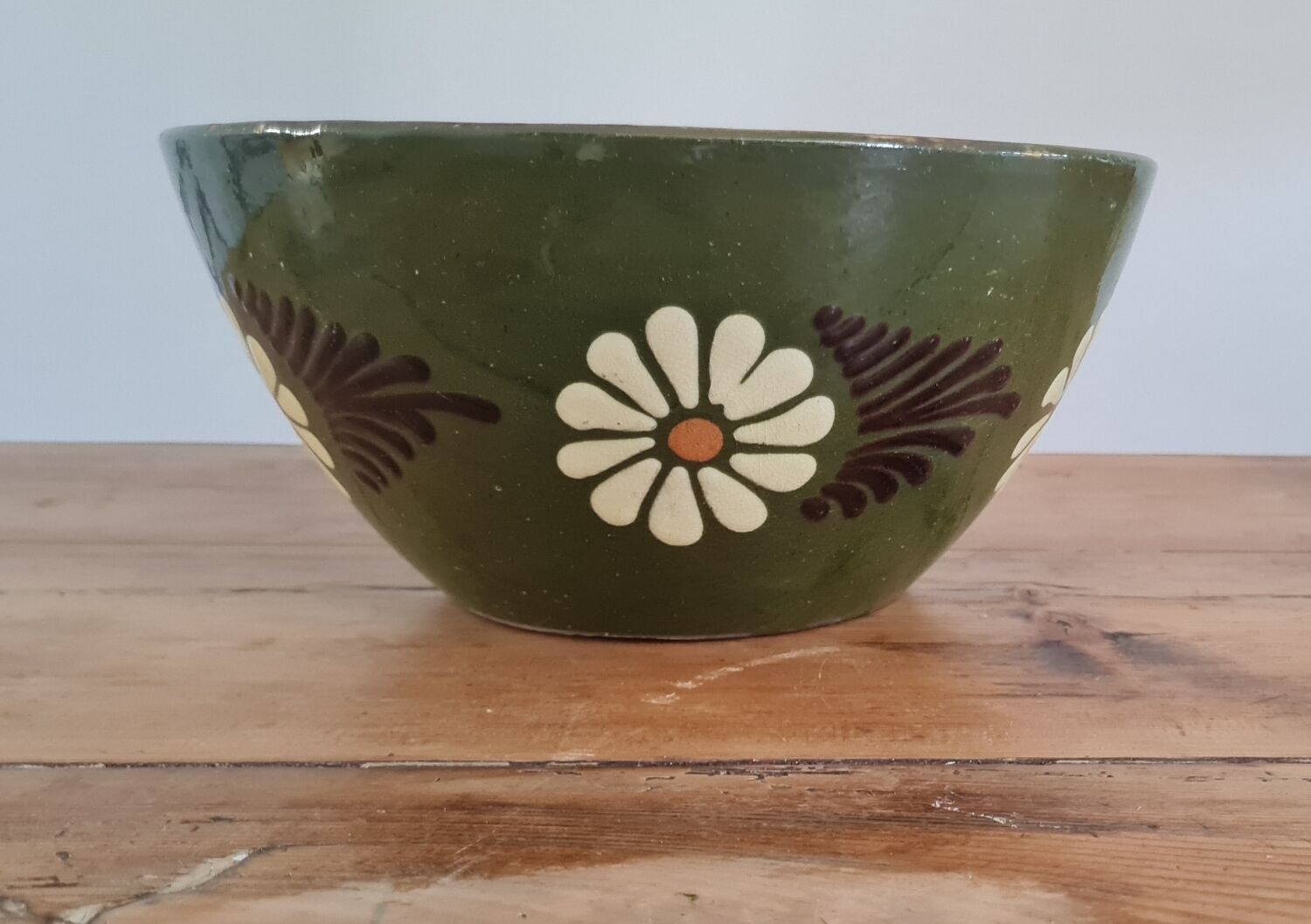 Earthenware salad bowl
