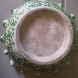 Ceramic bowl with hemmed edges