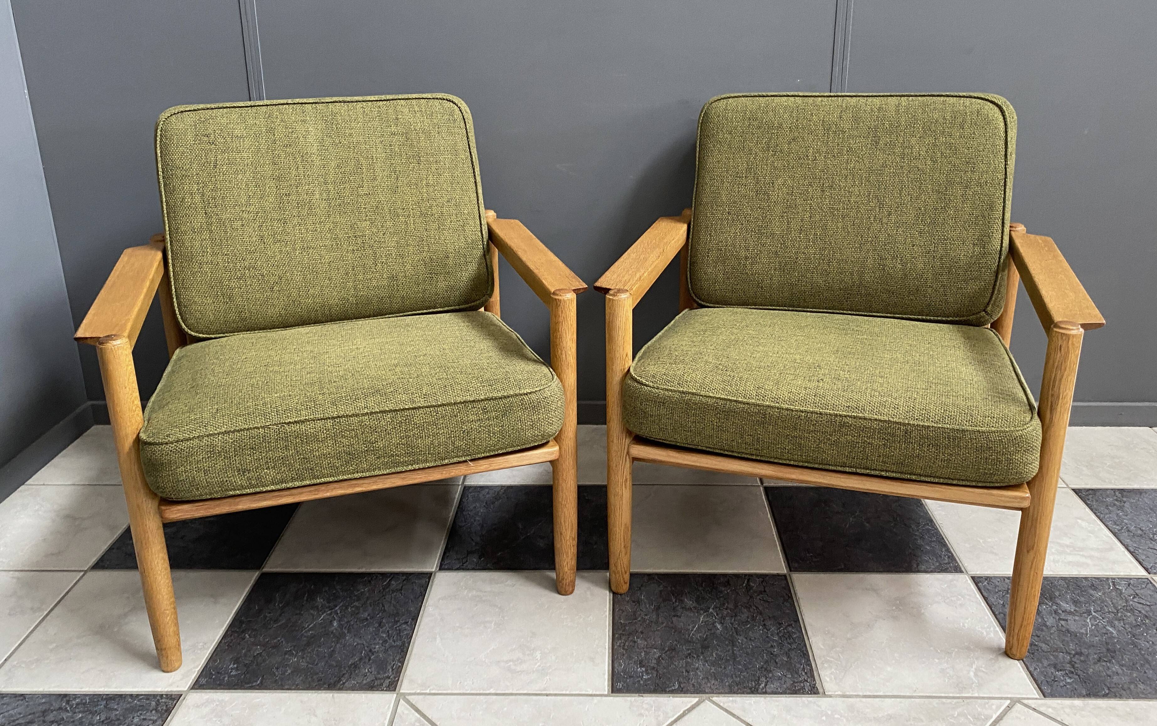 set of arm chairs in green fabric and wood 1960s
