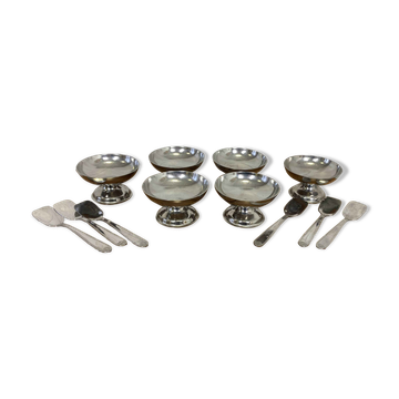 Set of 6 ice cream bowls and small spoons.