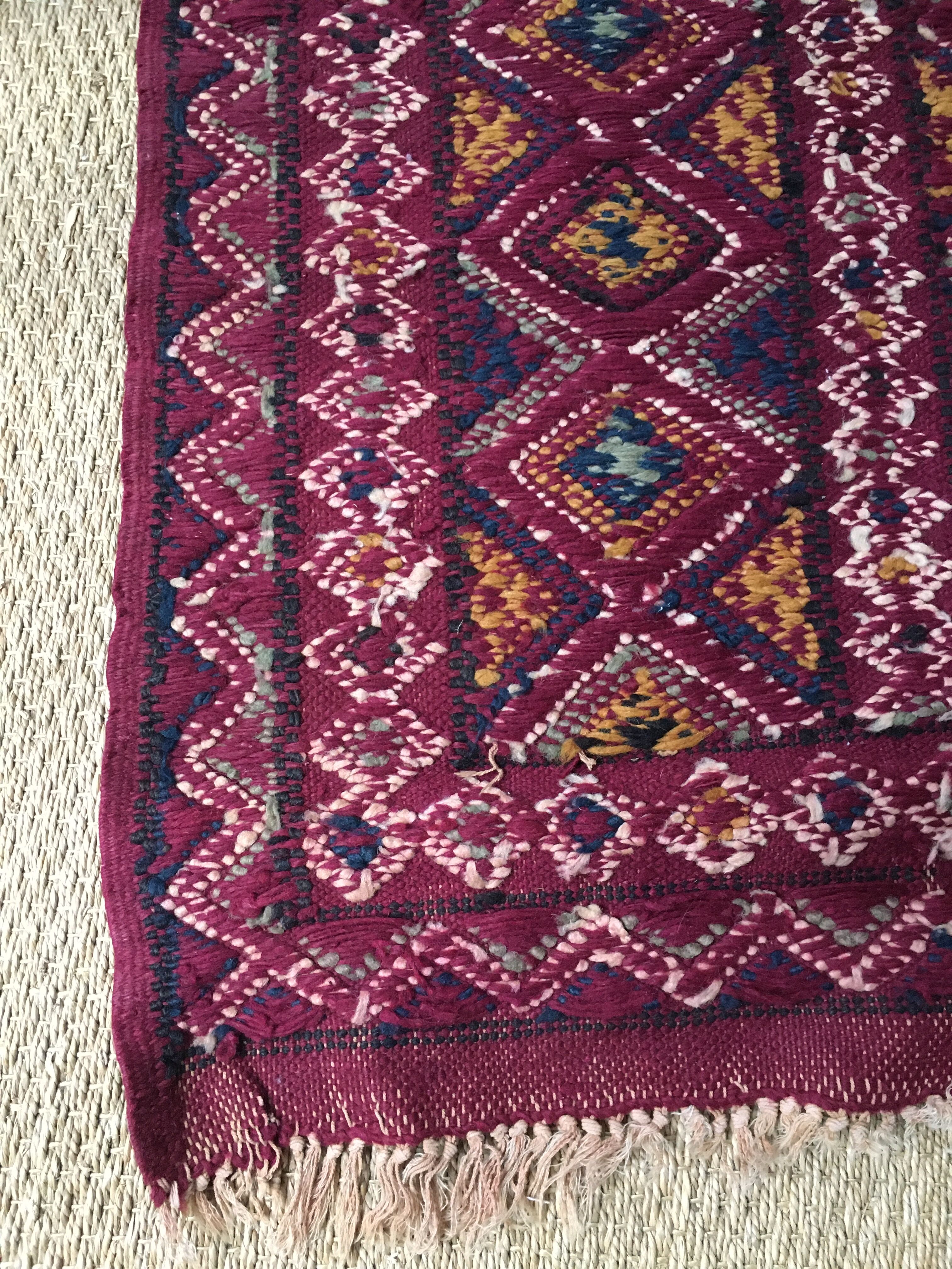 Tapis kilim rouge traditionnel artisanal 138 x 244
