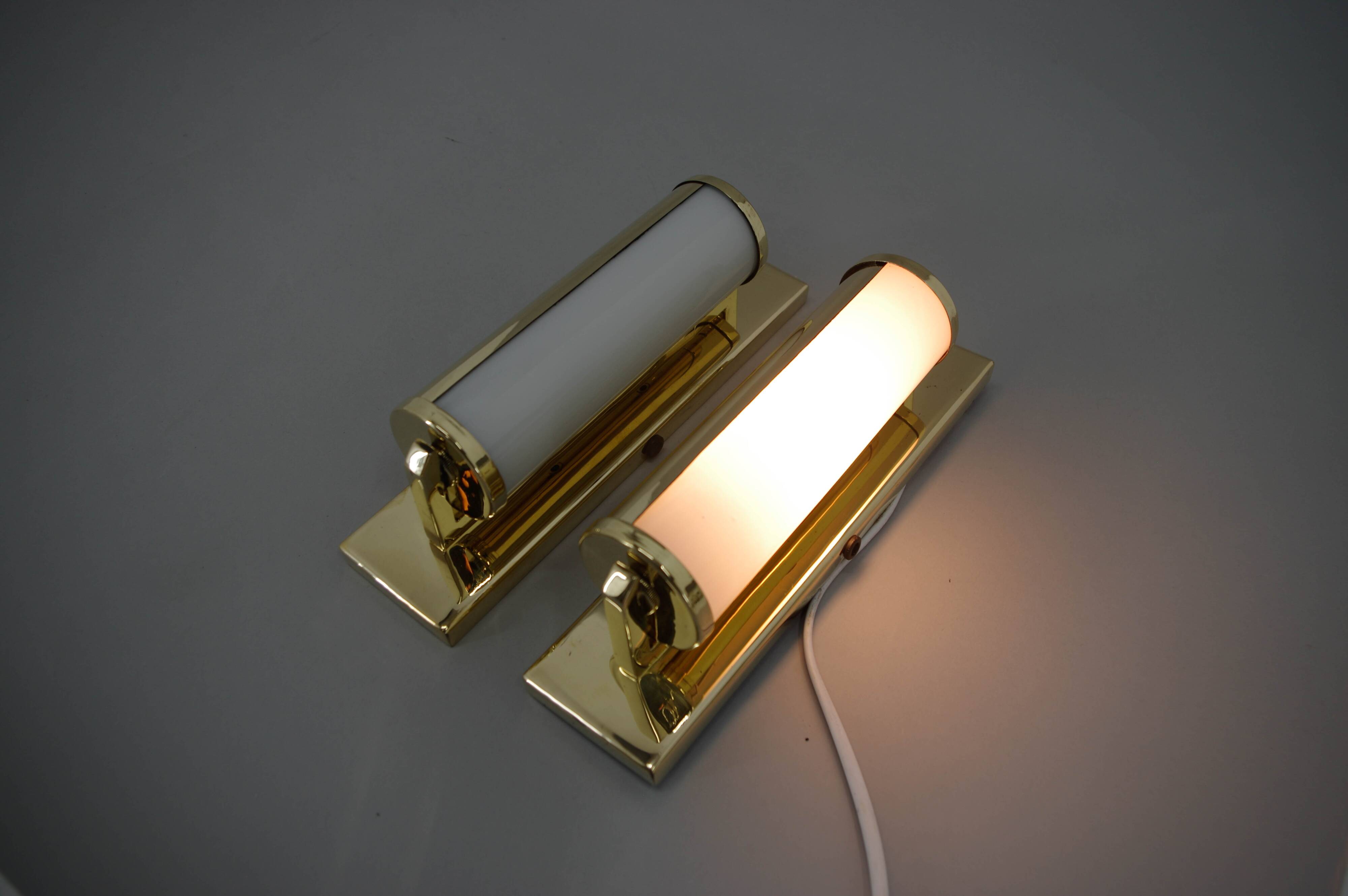 Set of Two Functionalist Brass Wall Lights, 1930s, Restored