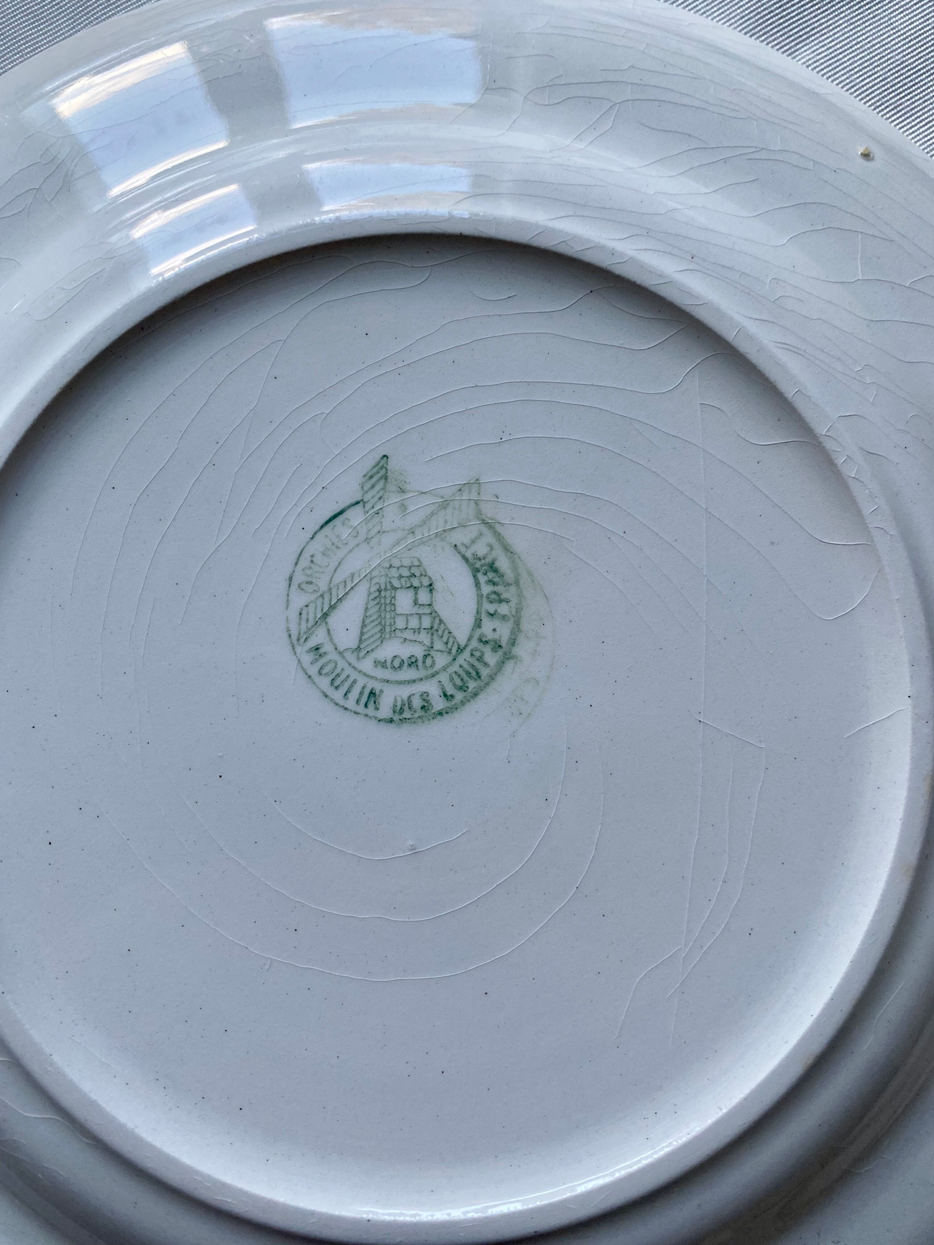 Ensemble ancien de 8 assiettes et un plat