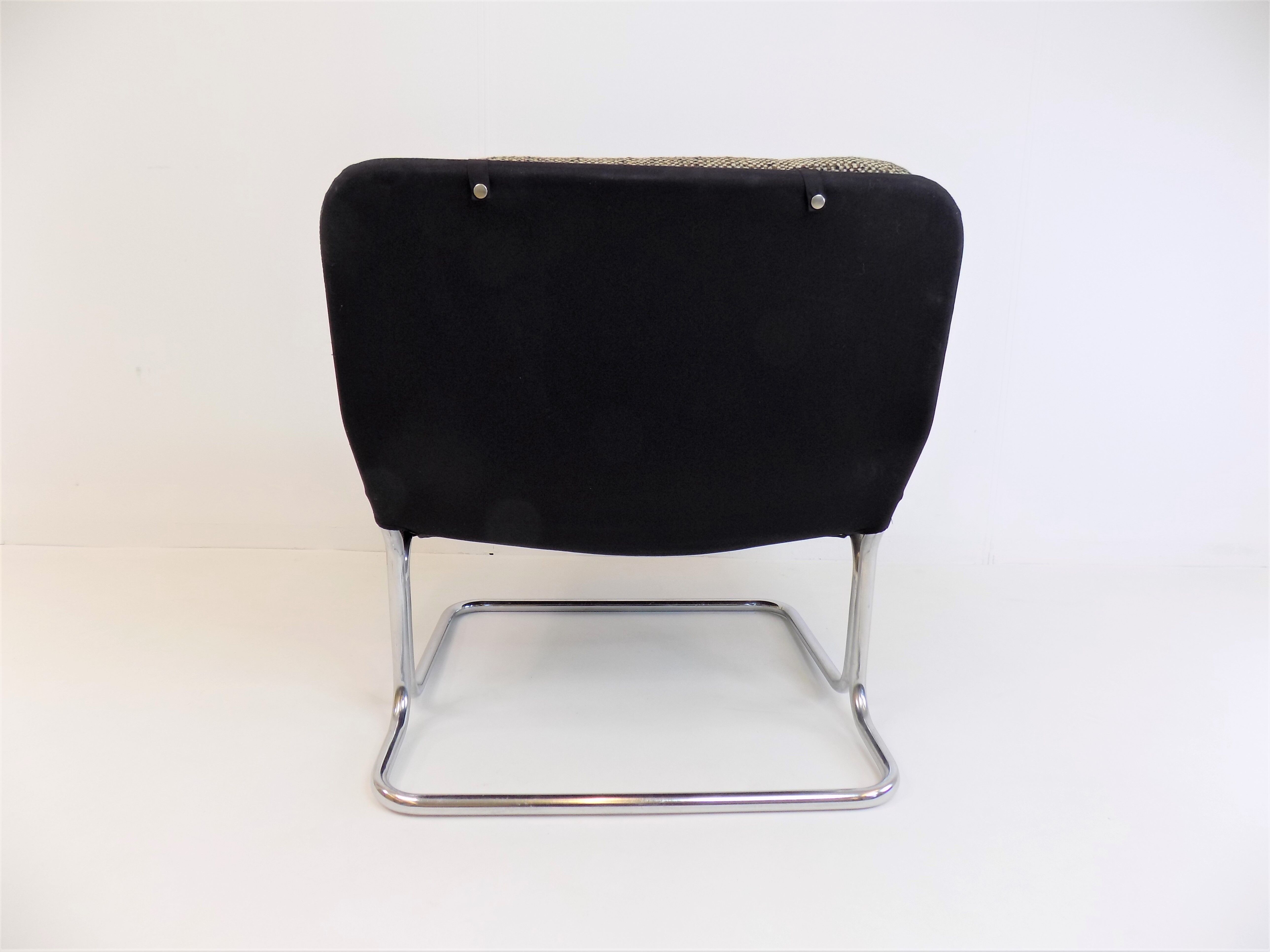 DUX International lounge chair