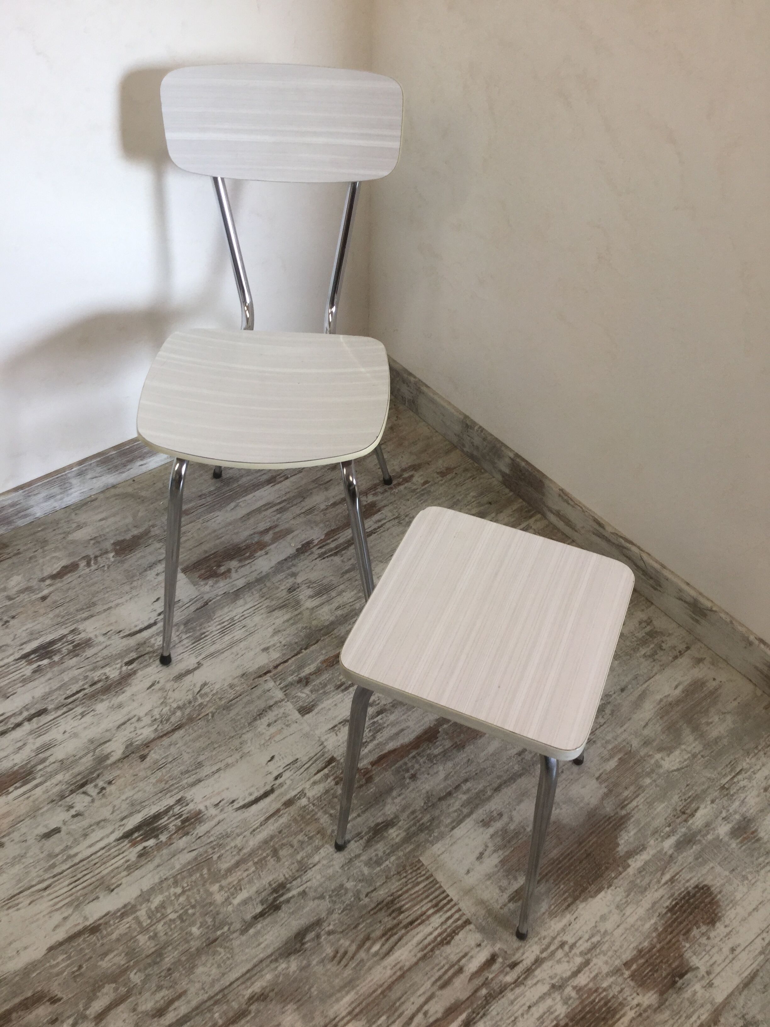 Chaise et tabouret