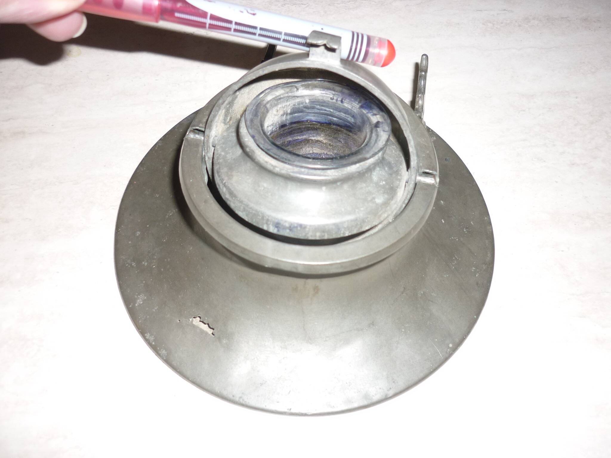 Encrier de navire en étain