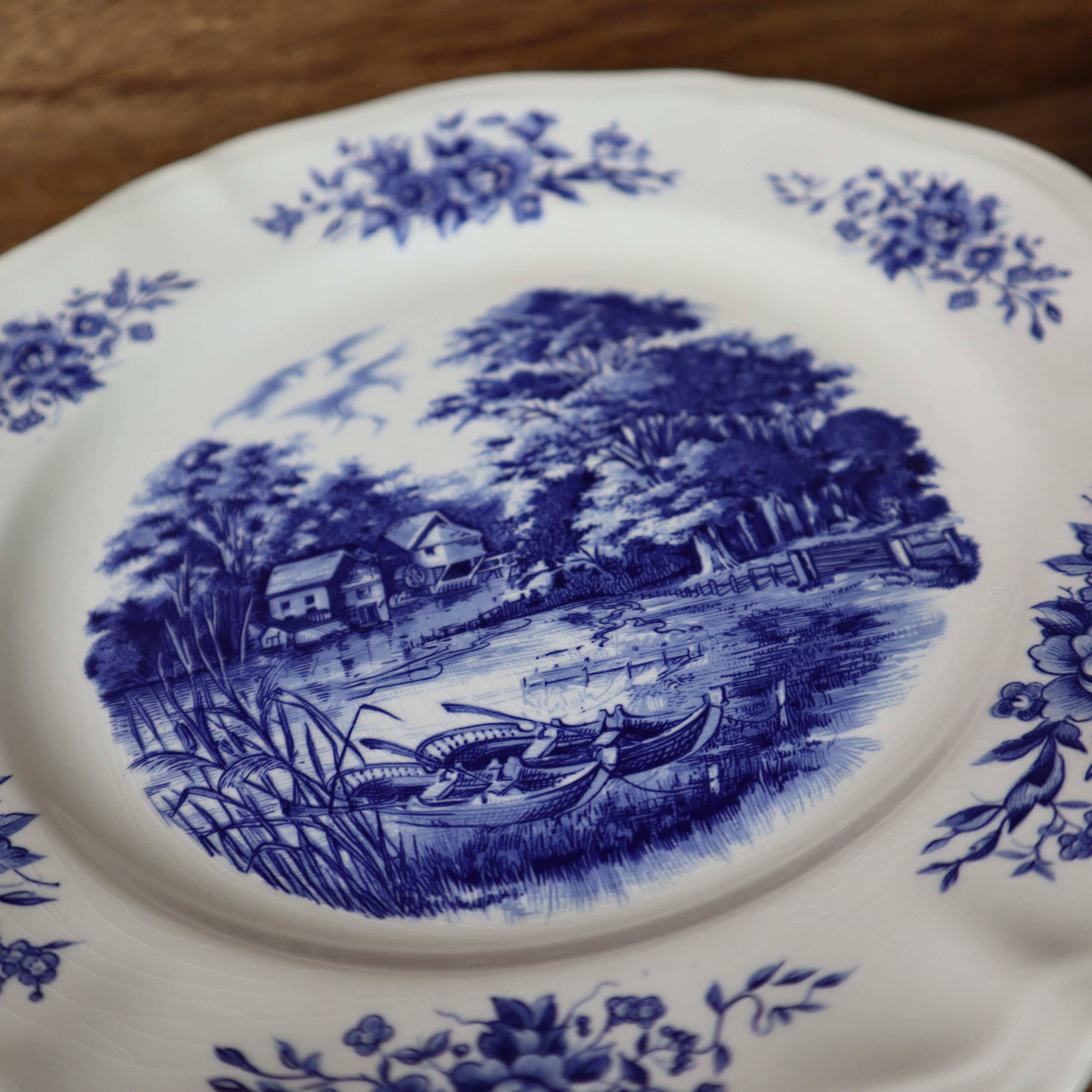 Set of 6 Sarreguemines flat plates, Romantic model, 25.6 cm