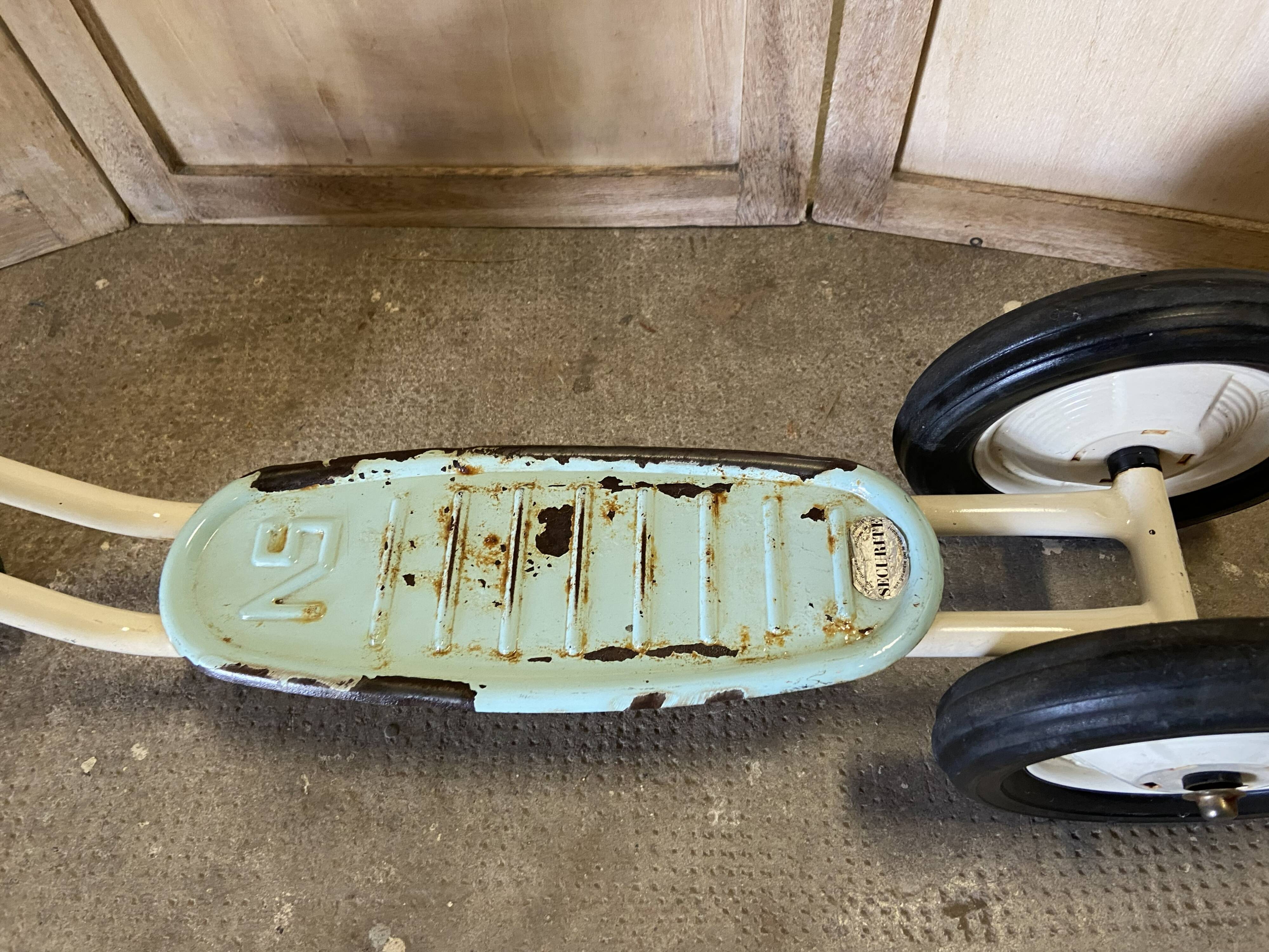 Vintage 3-wheel scooter nordy made in france antique collector's toy