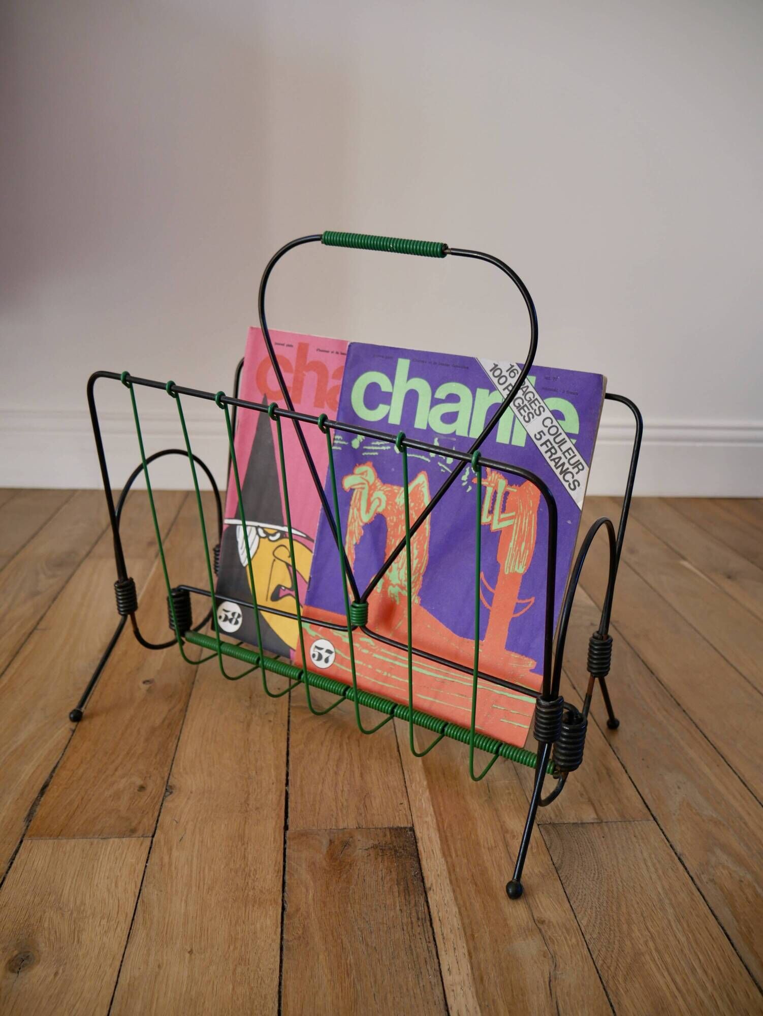 Magazine holder in green scoubidou and black metal from the 60s