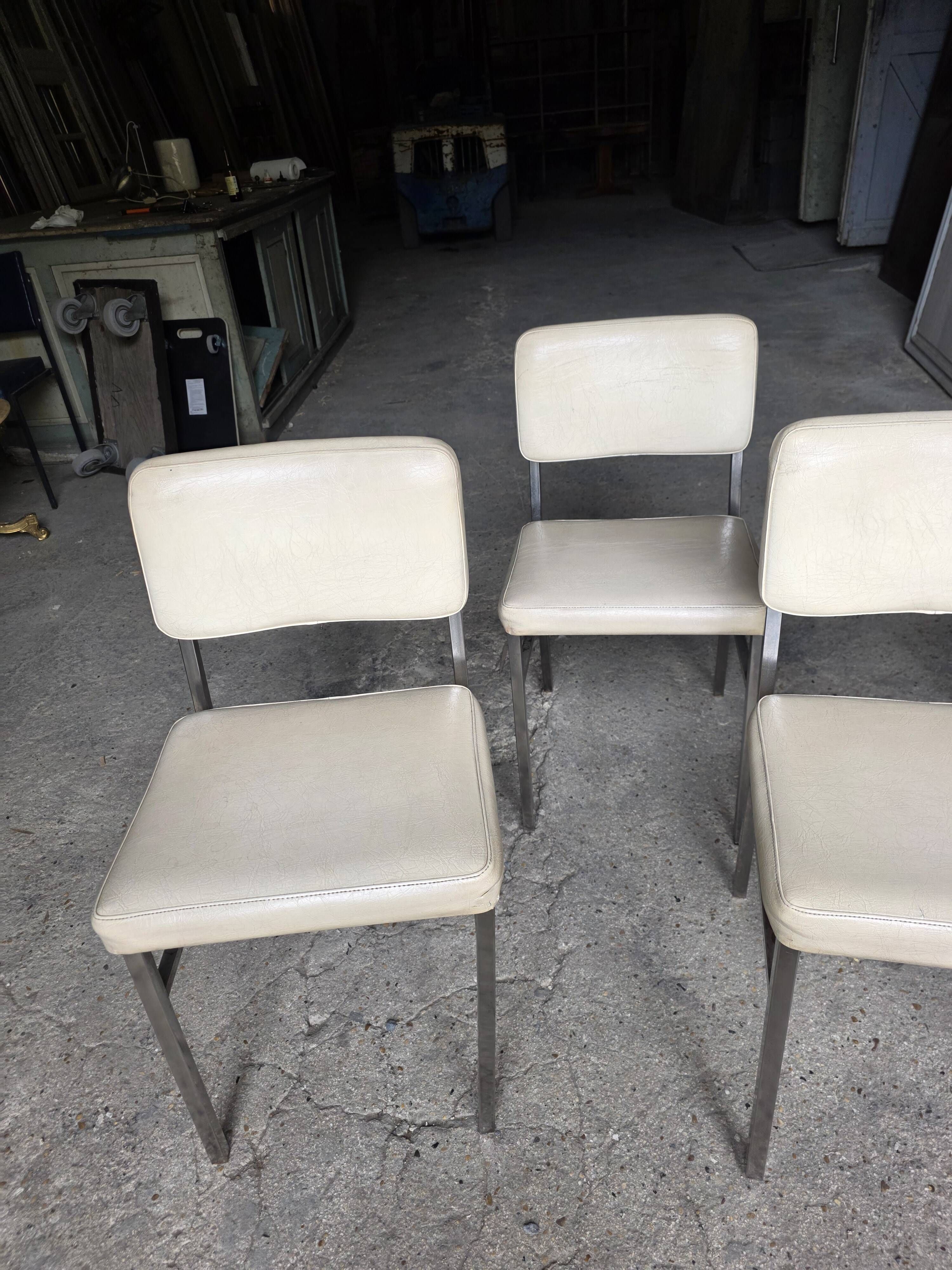 4 chrome metal chairs with faux leather from the 1970s.