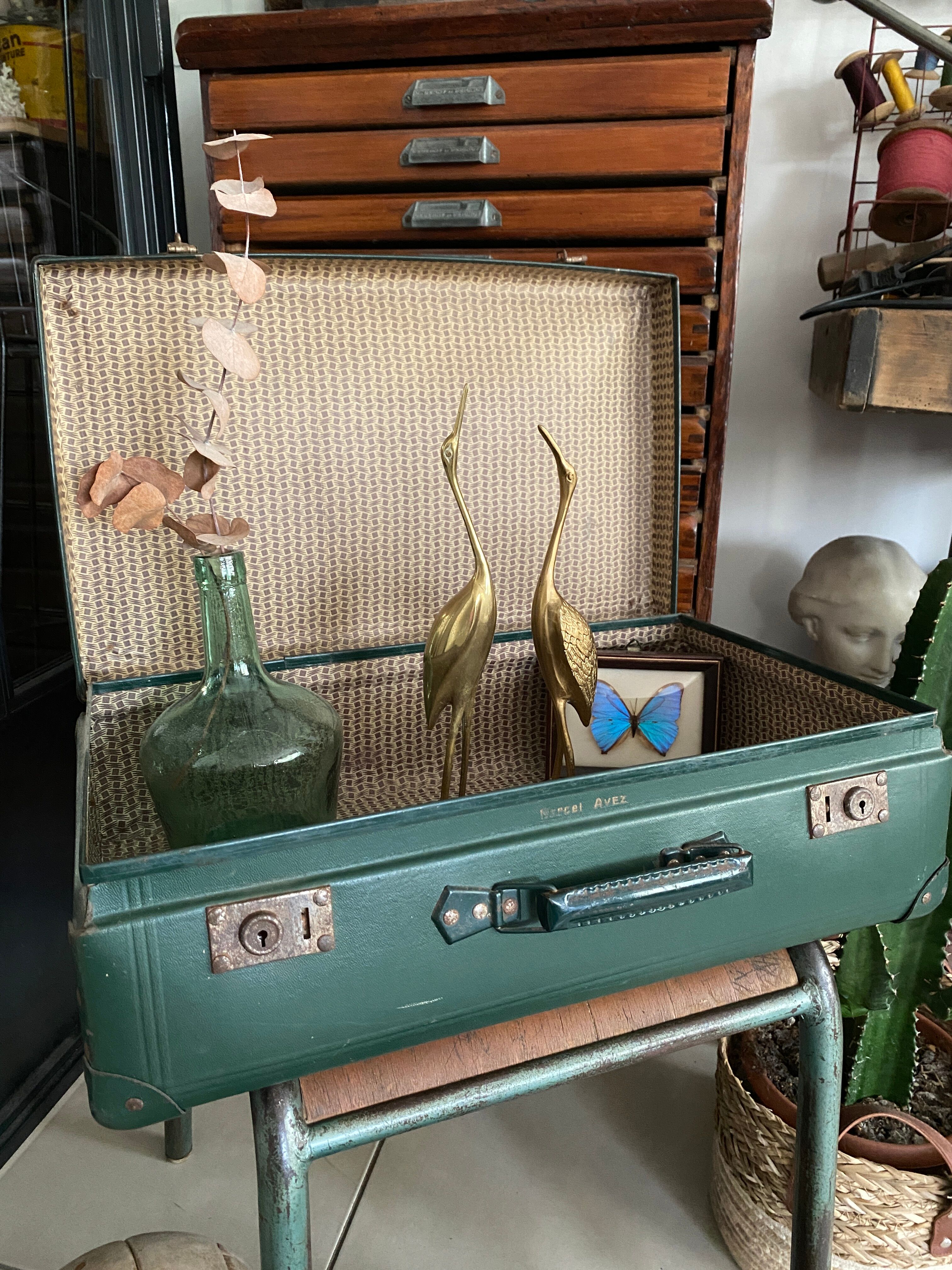 Set of 2 vintage suitcases