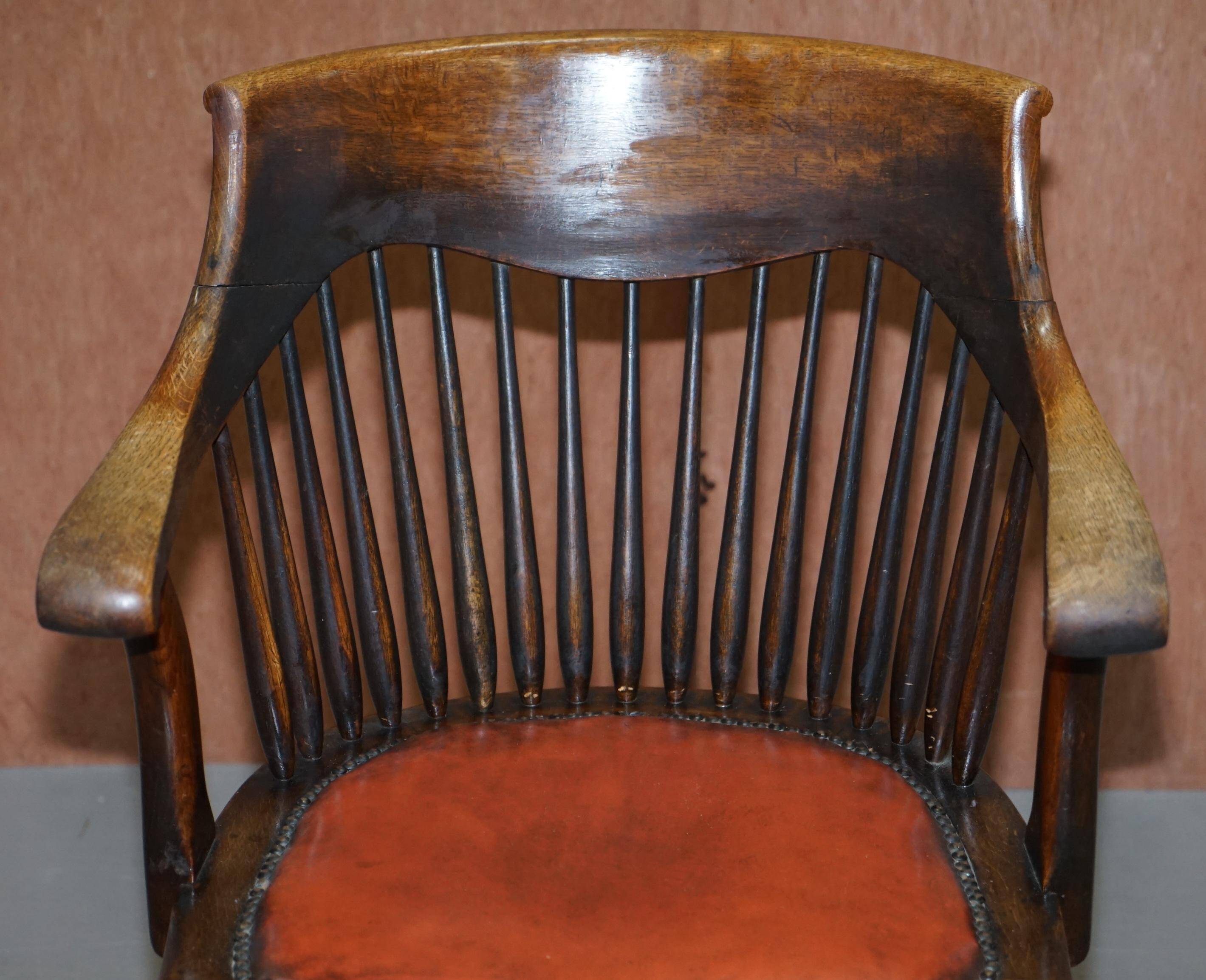 Chaise de capitaine anglaise antique édouardienne en chêne Ralph Johnson