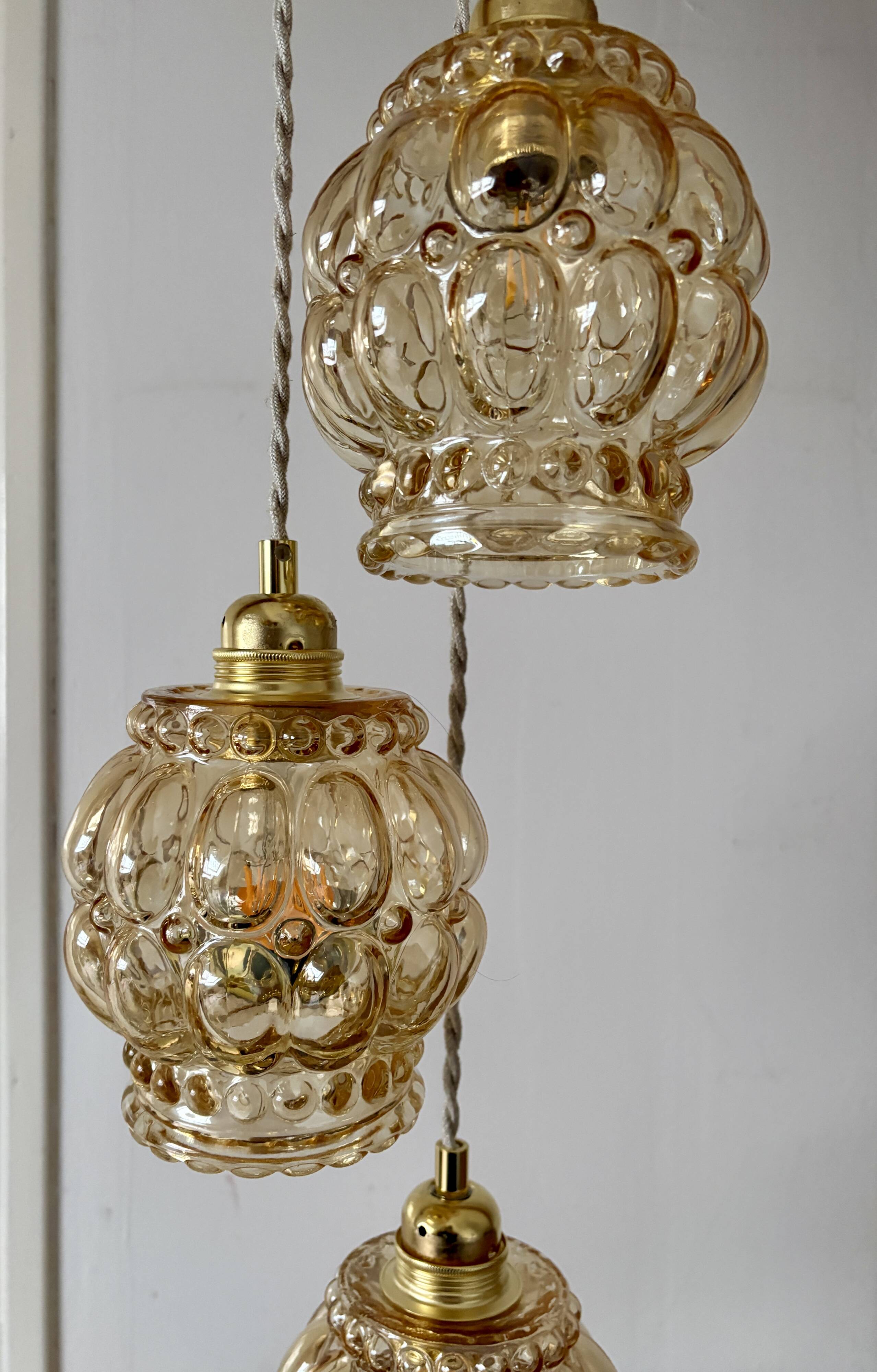 Suspension triple globes vintage en verre ambré bulle