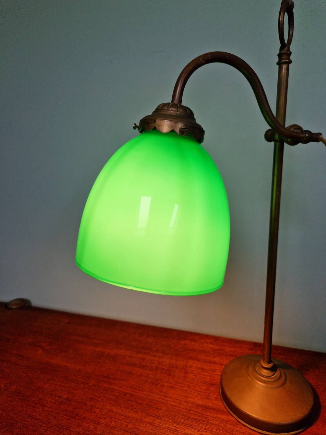 Art Deco brass and green opaline desk lamp, 1920-30