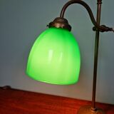 Lampe de bureau Art déco en laiton et opaline verte, 1920-30