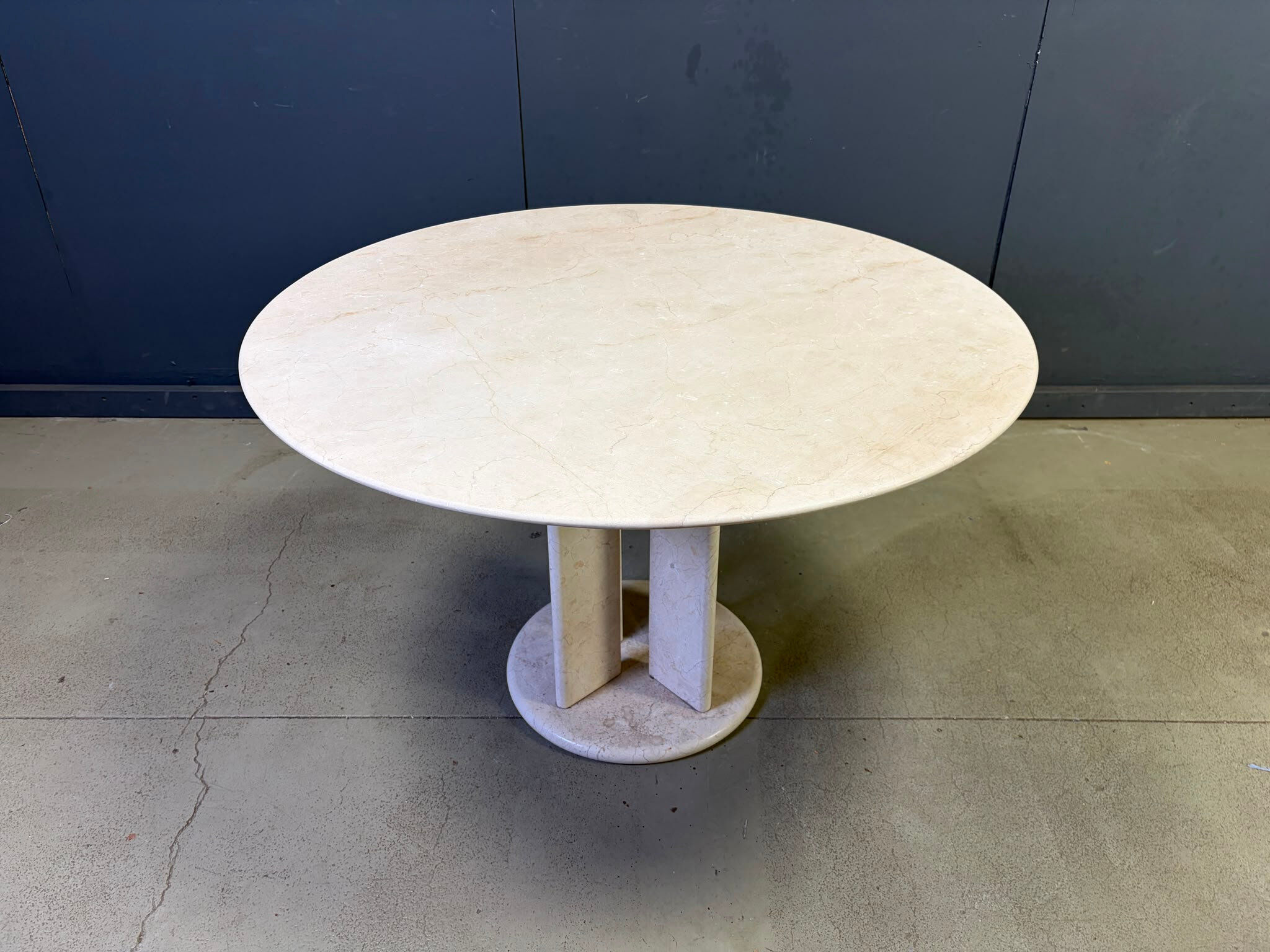 Round French travertine dining table 1970s