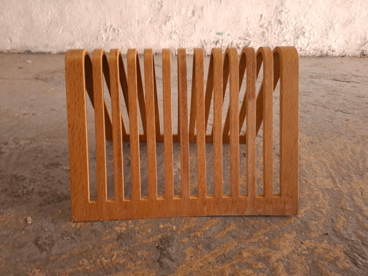 1980s Habitat magazine rack