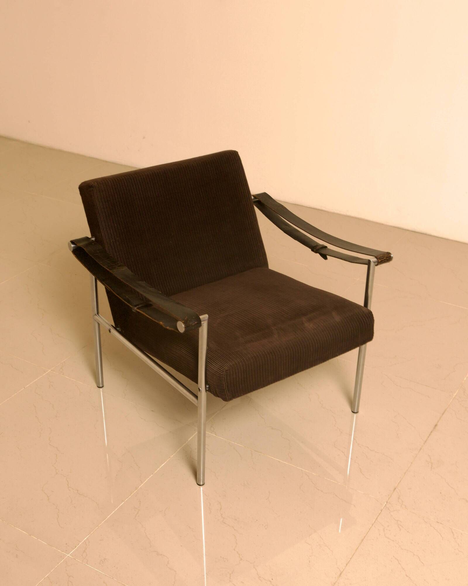 "SZ38" armchair in brown velvet by Martin Visser and Dick van der Net for