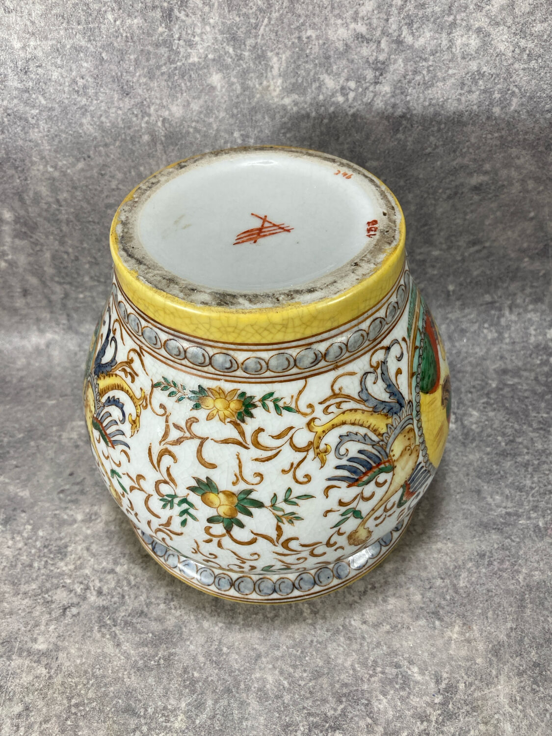 Pot/Cachepot. Italian Renaissance Majolica ceramic. Asiatic style