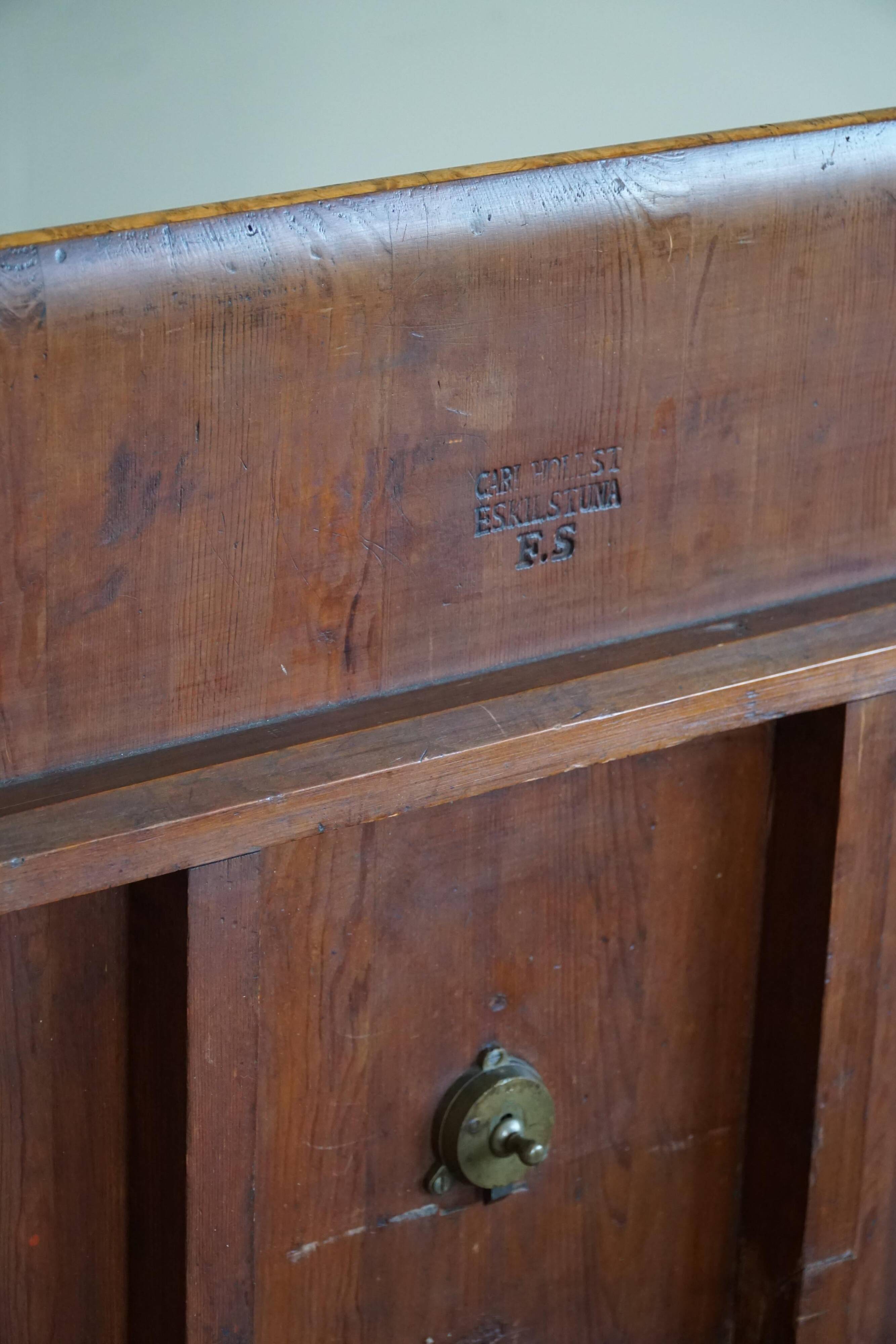 A Swedish folding table made of burl wood by Carl Hollst, Eskilstuna, 1787-1830.