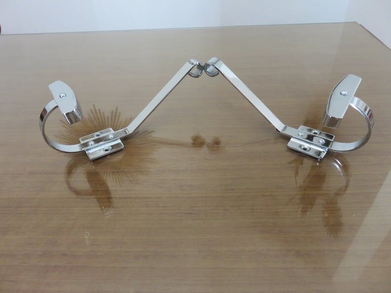 Paire de patères en métal chromé années 70