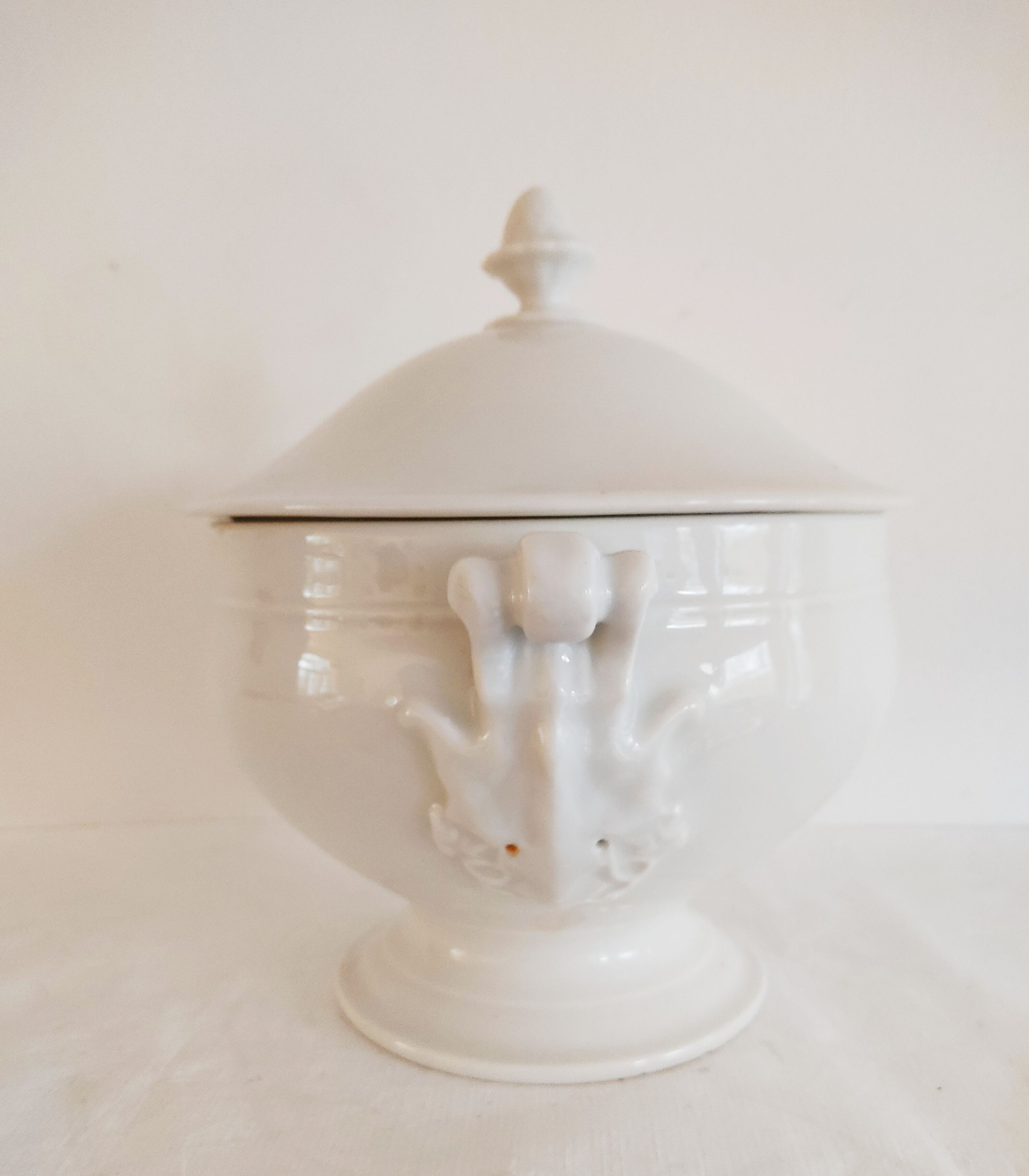 White porcelain soup kitchen, 19th century