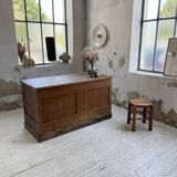 Central island trading counter in walnut