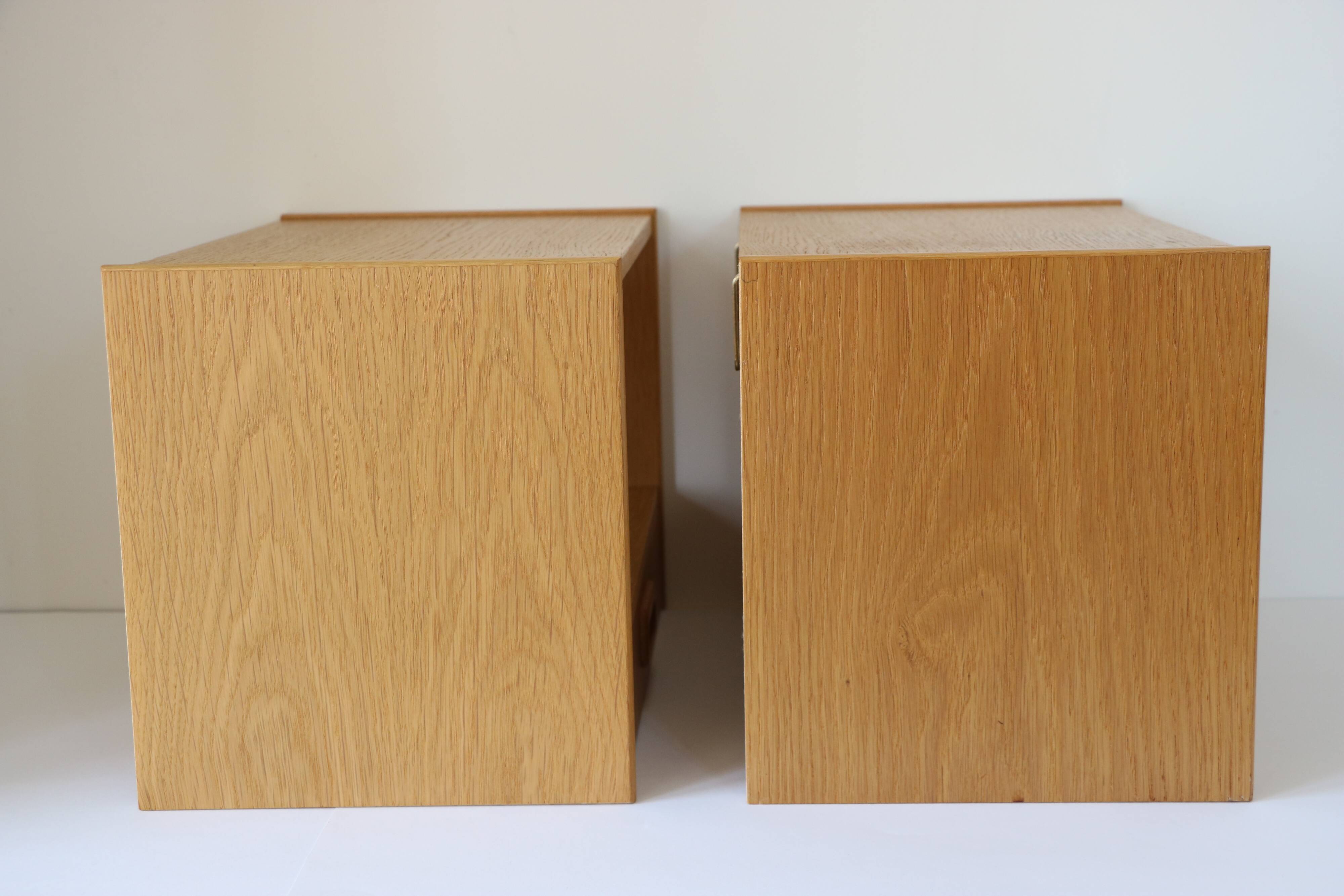 2 wall-mounted Scandinavian bedside tables with drawers, oak, 1960.