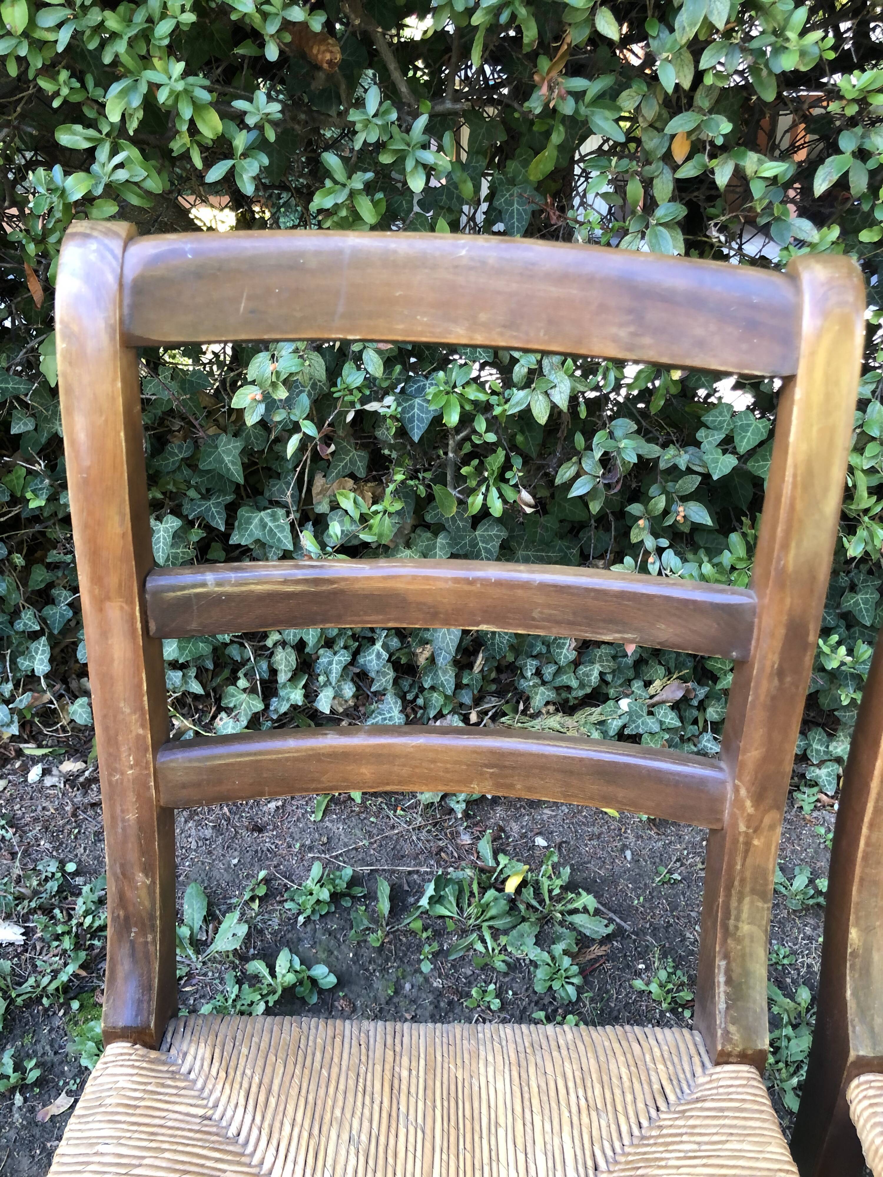 Six rustic mulched chairs