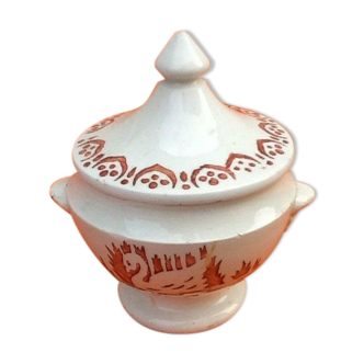 Dinette soup pot swan décor