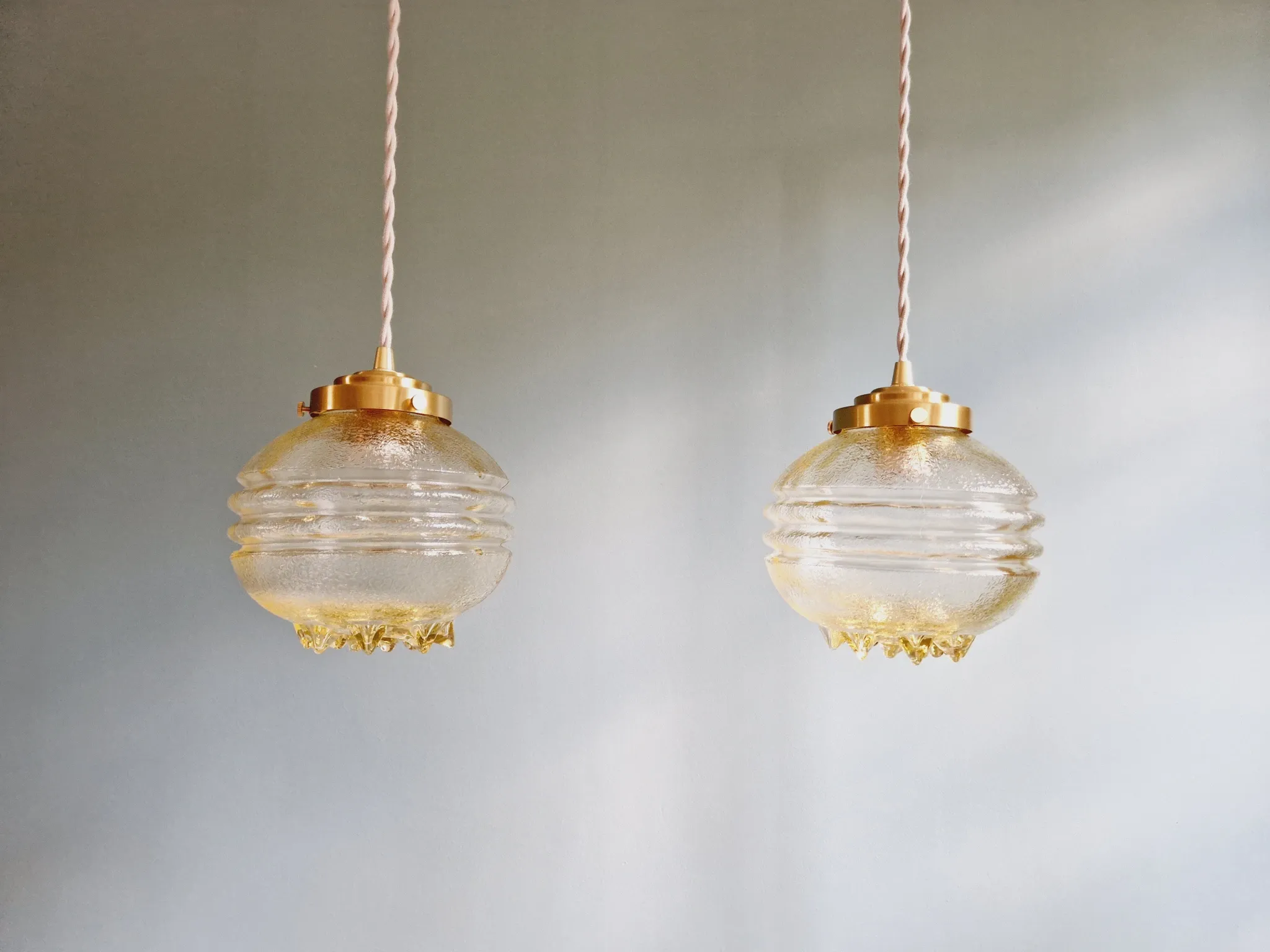 Suspension Space Age in transparent yellow glass, 1970 (10 available)