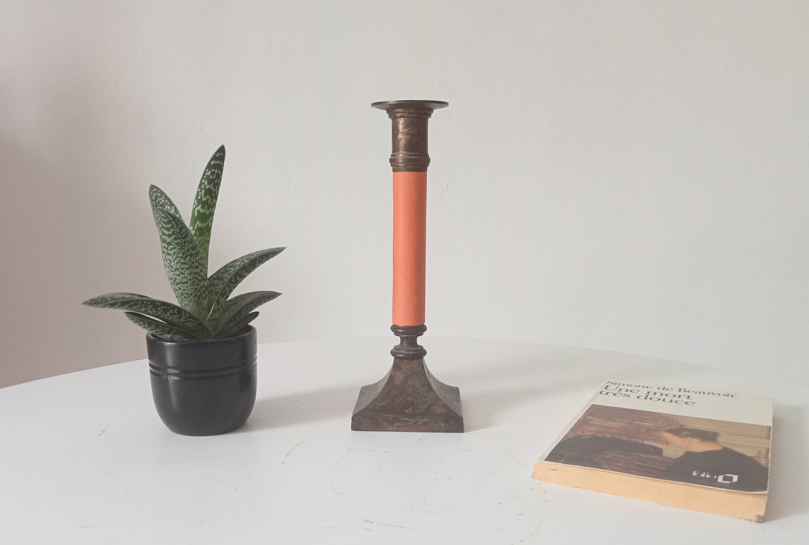 Vintage candlestick in solid gilded brass and orange wood.